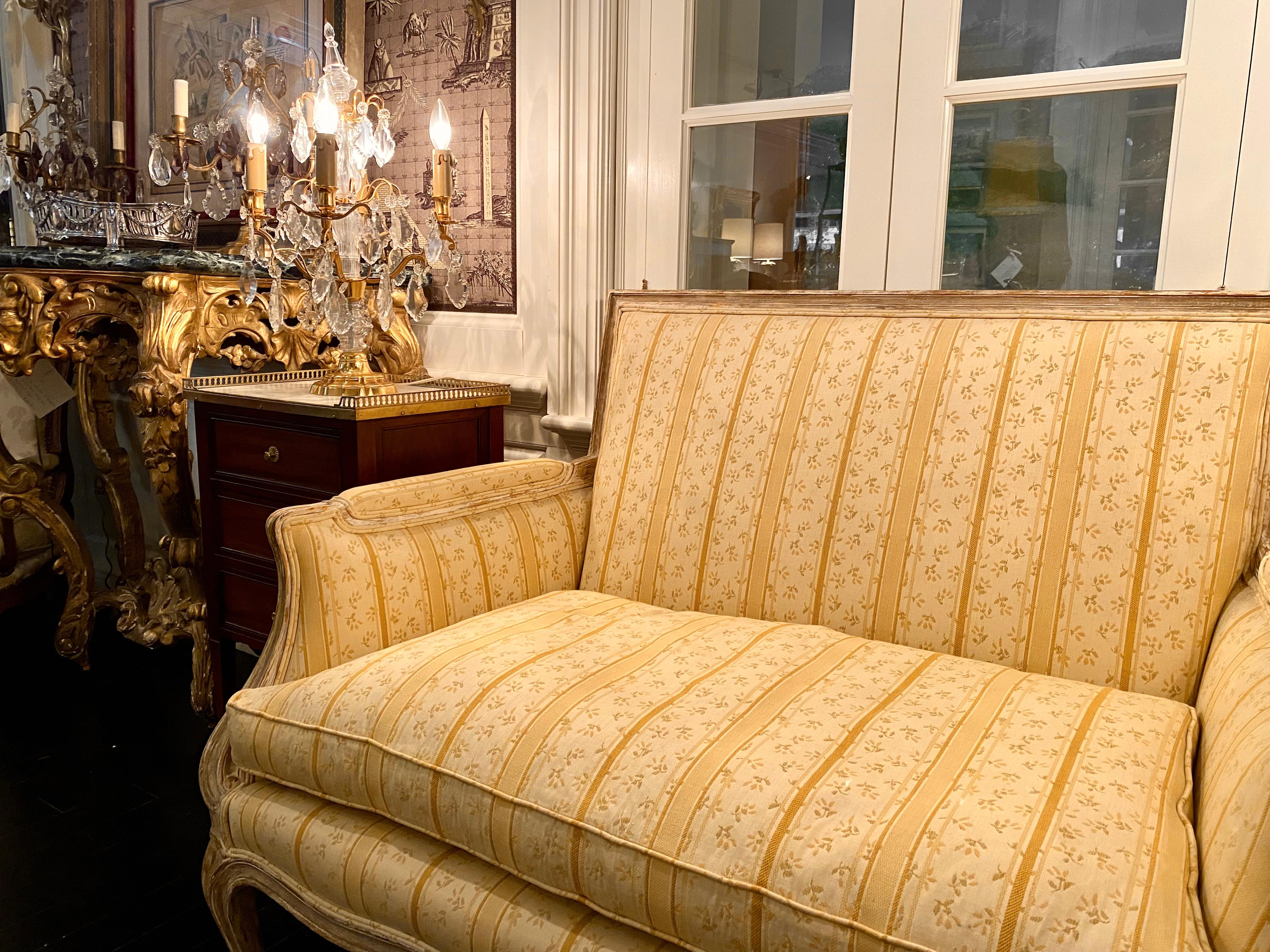 Récipiendaire provençale française de la transition Louis XV en vente 6