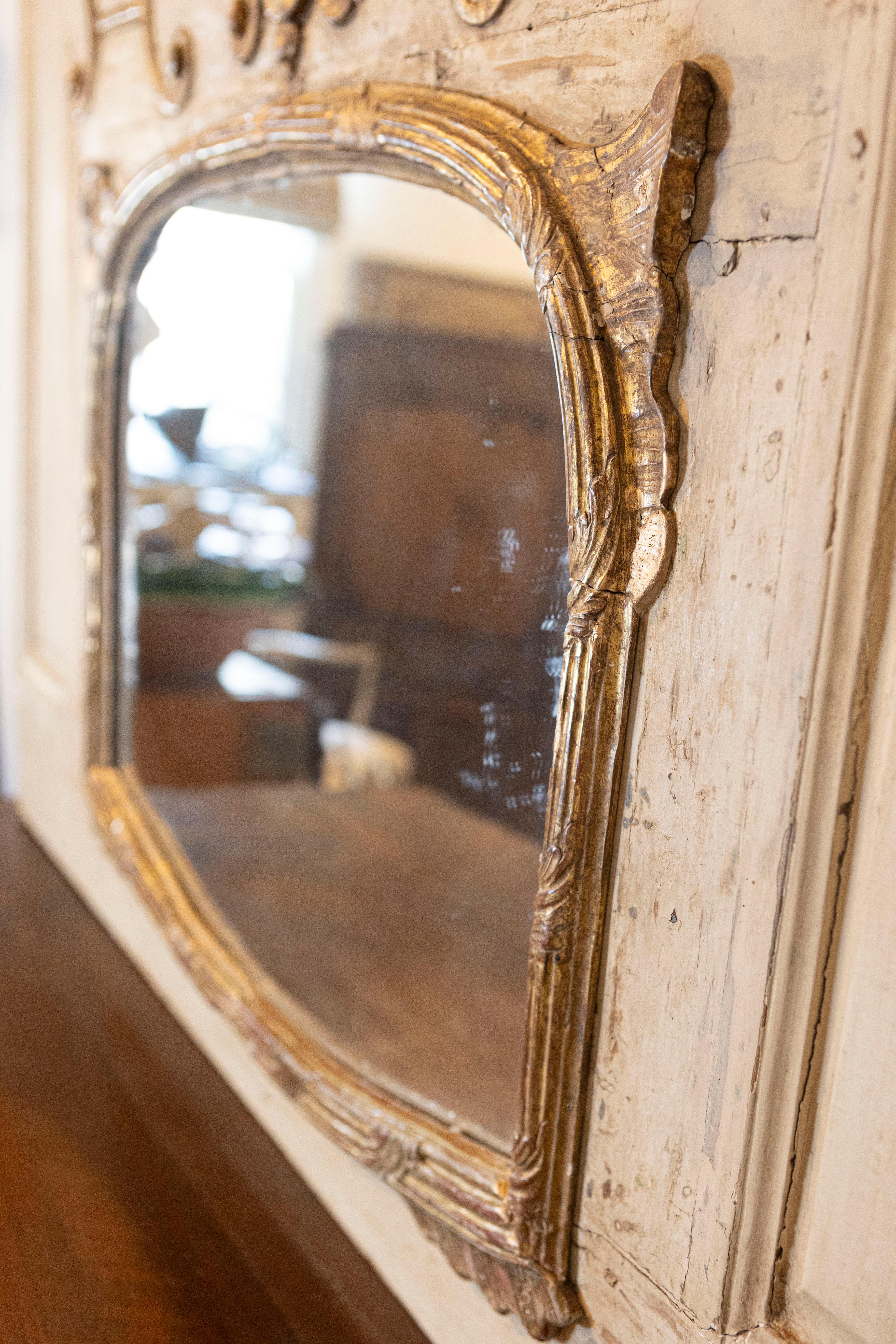 French Louis XV Trumeau Mirror with Original Oil Painting and Carved Gilt Motifs For Sale 6