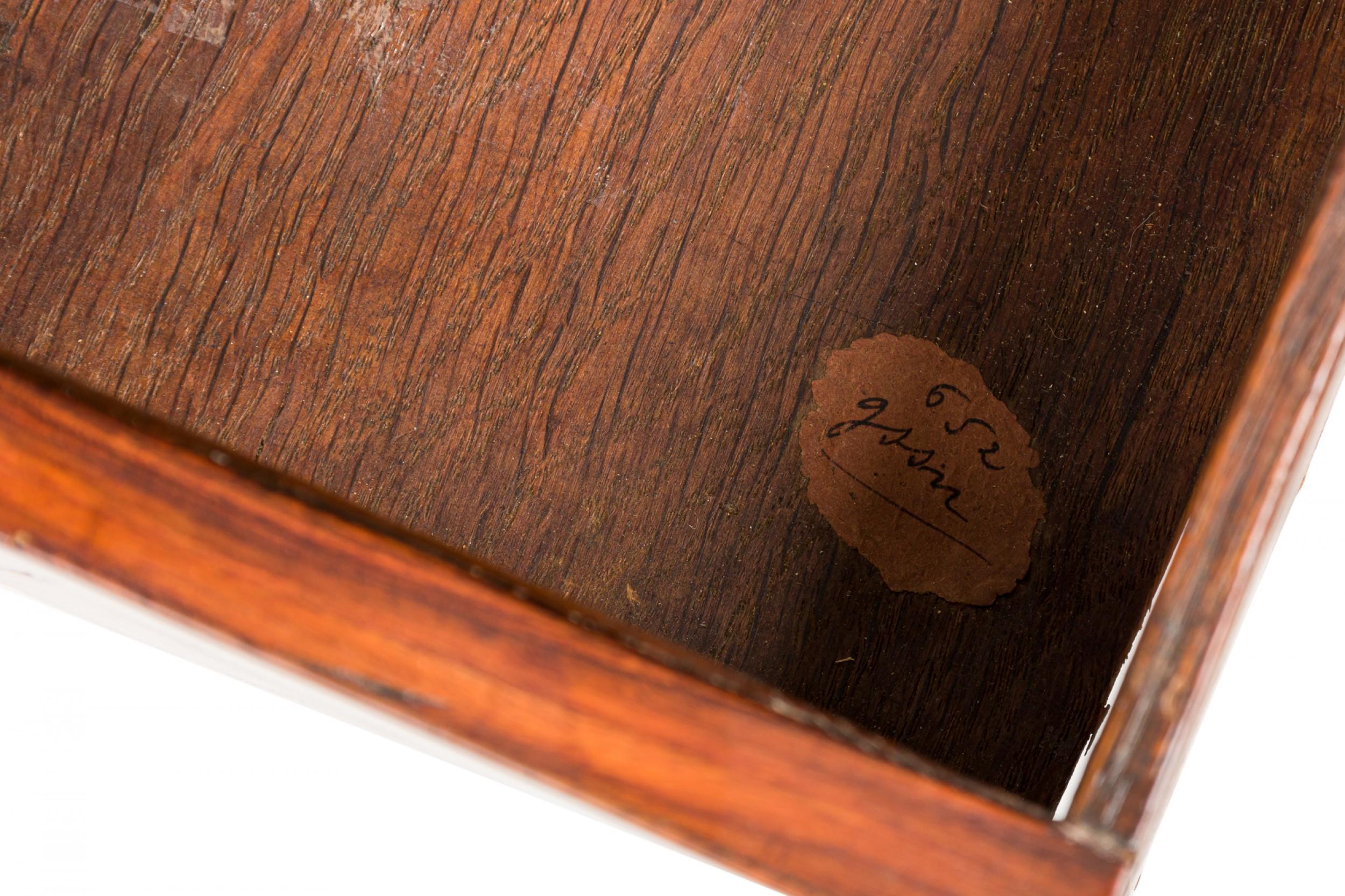 Französisch Louis XV Tulipwood Cabriole Bein Beistelltisch im Angebot 4