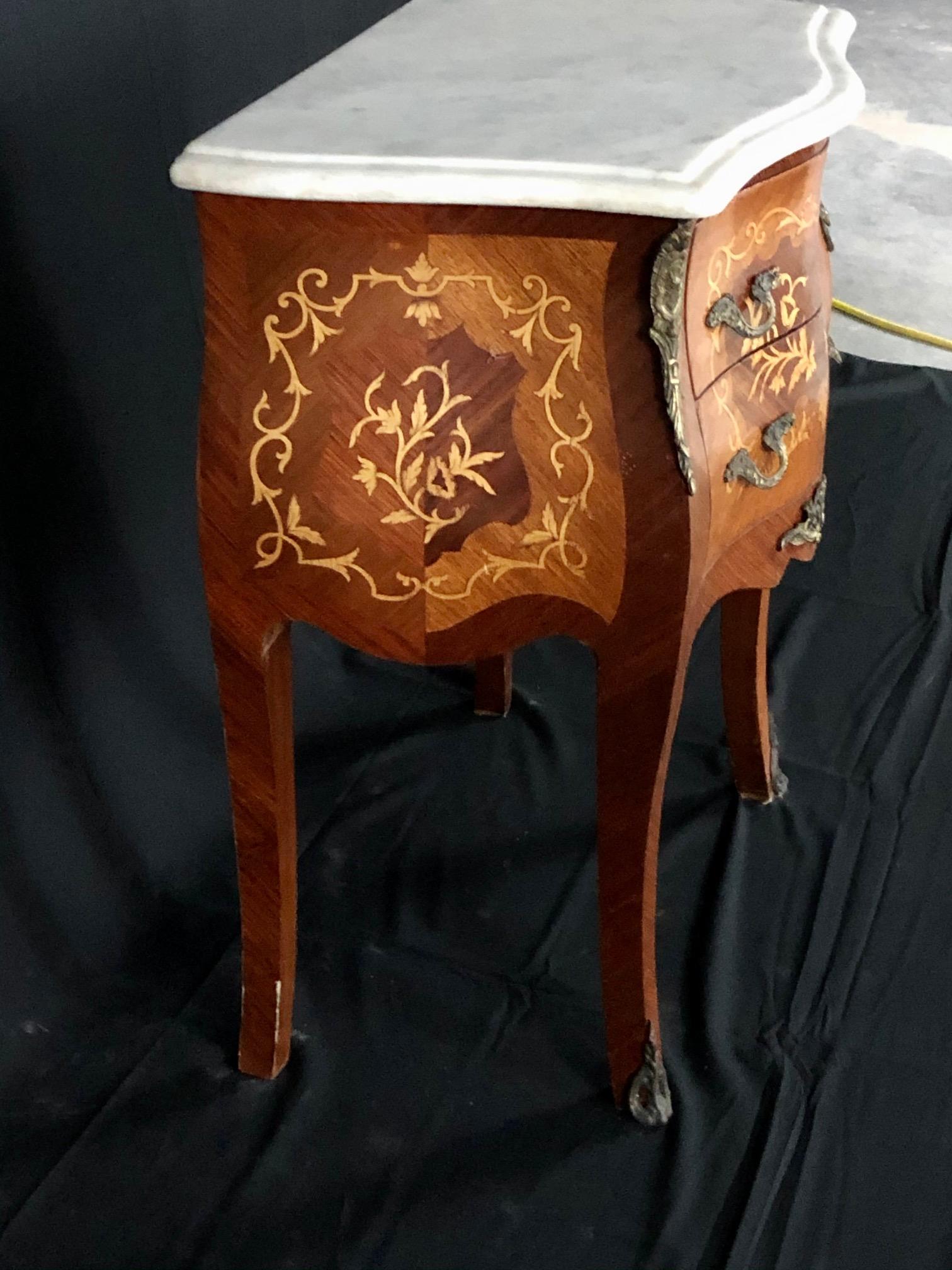 French Louis XV Two-Drawer Marquetry Nightstand or Side Table with Ormolu In Good Condition In Hopewell, NJ