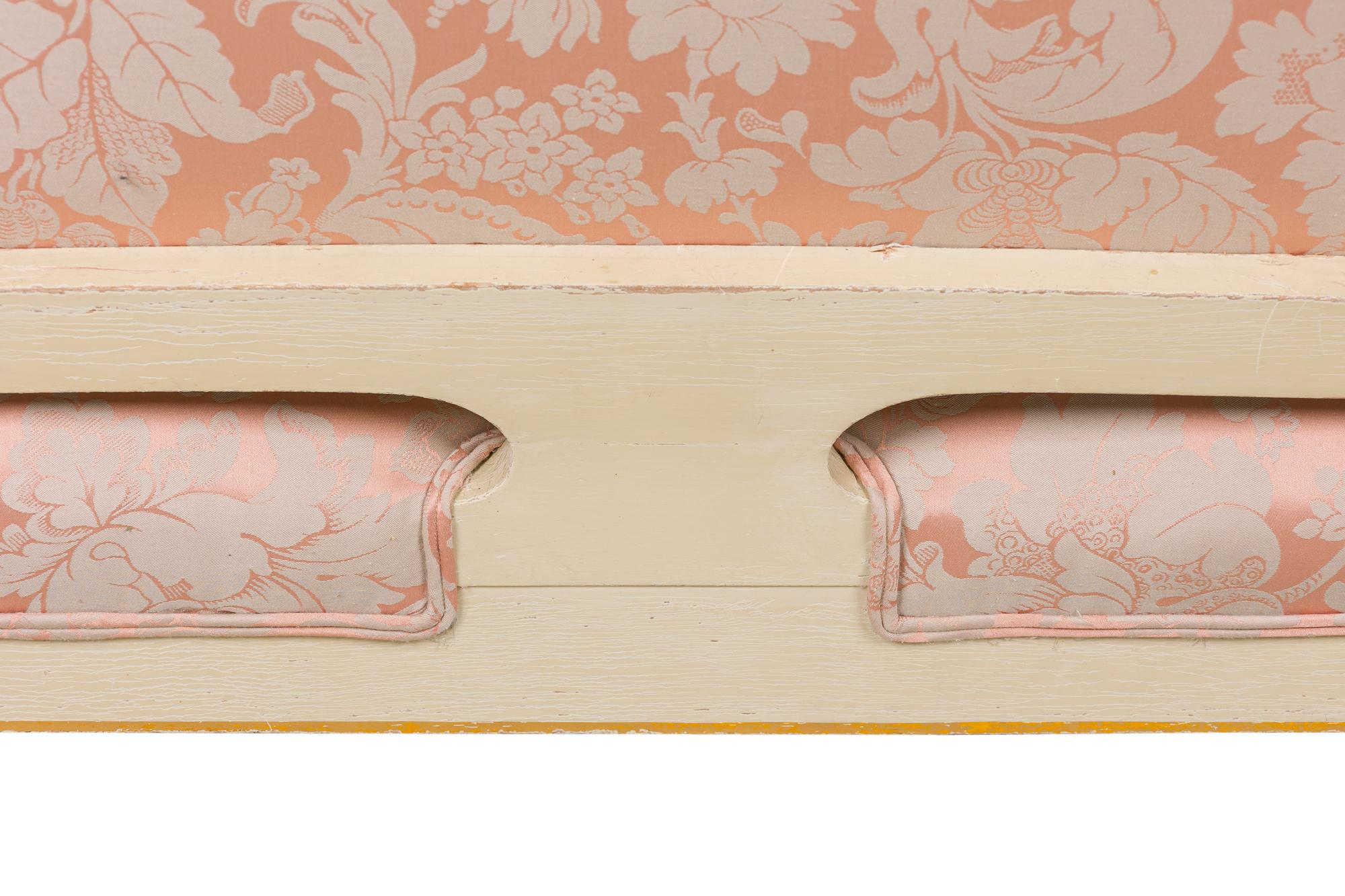 French Louis XV Upholstered Settee en Bueno estado para la venta en Queens, NY