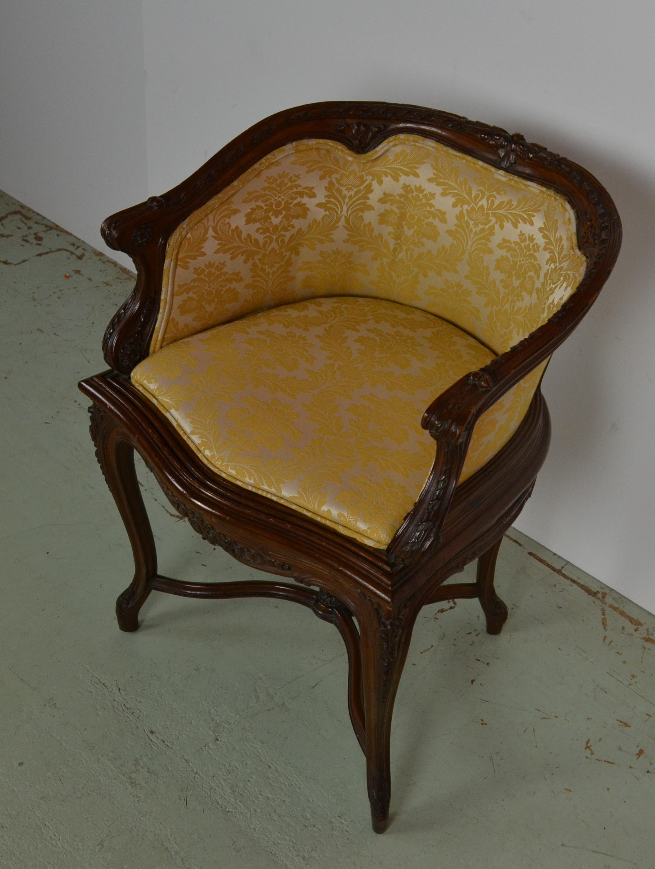 French Louis XV Vanity Chair In Good Condition In Pomona, CA