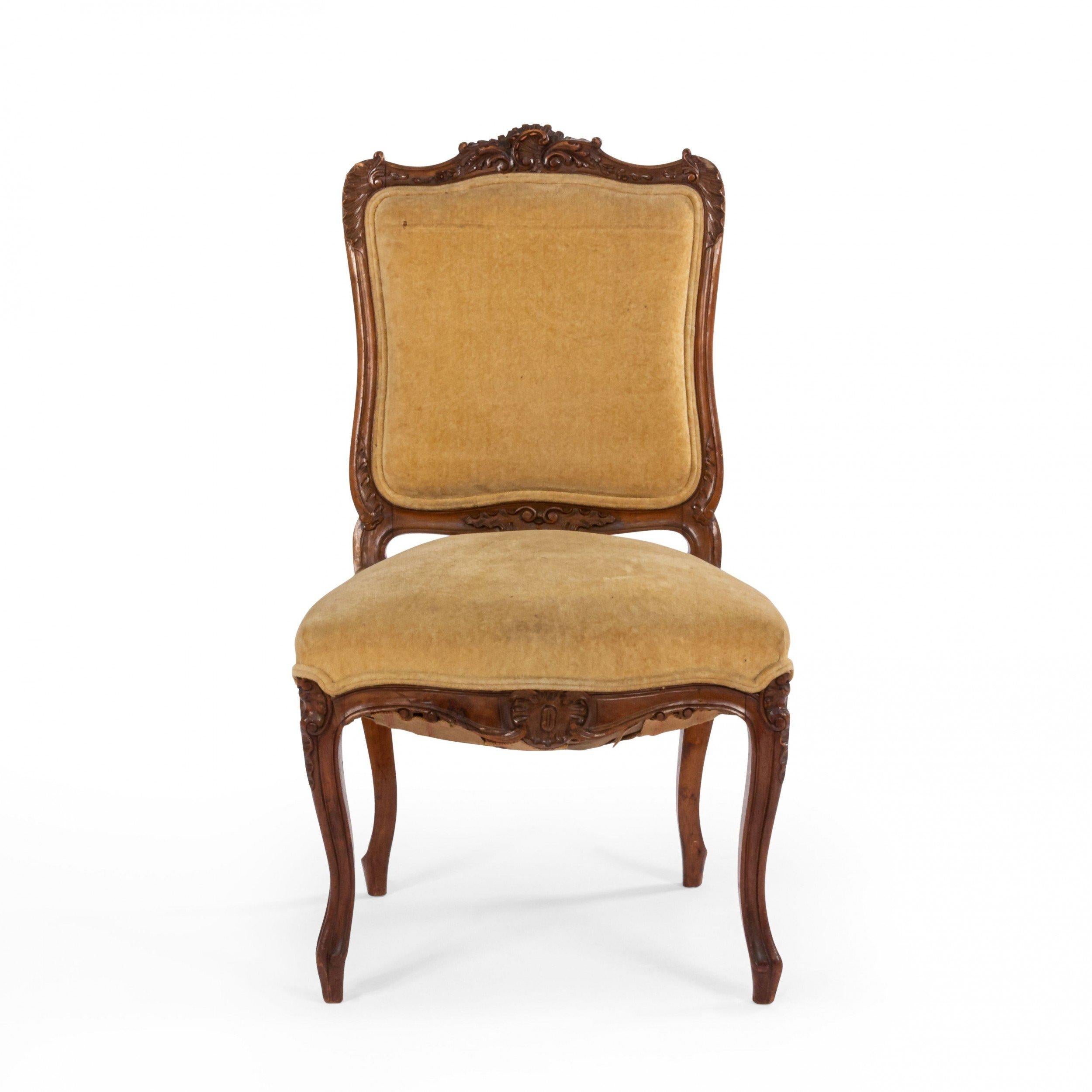 French Louis XV Velvet Walnut Side Chairs In Good Condition For Sale In New York, NY