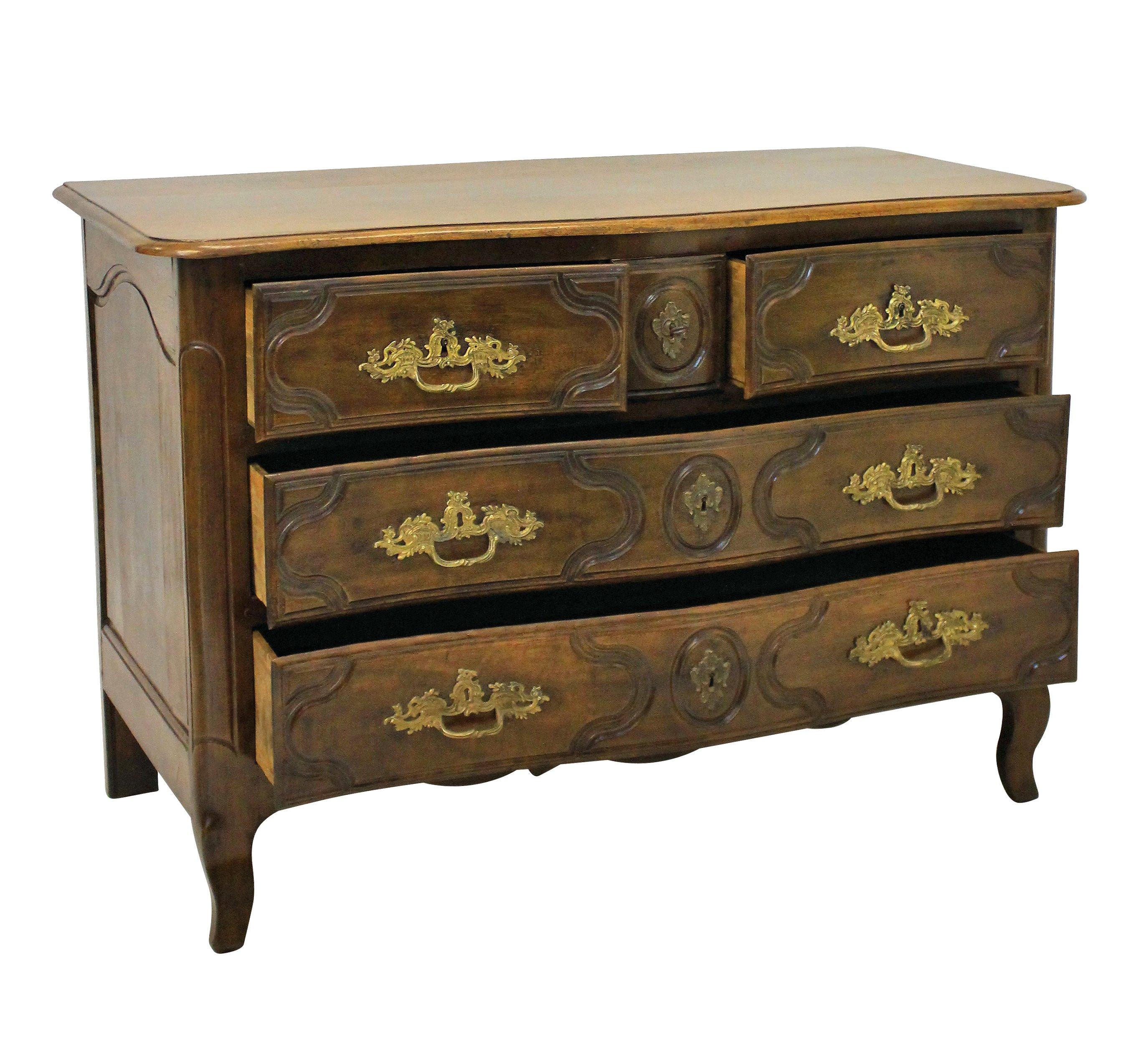 An 18th century French Louis XV walnut commode, with serpentine front and five drawers. The original handles in gilt bronze, overall with a great patina.
      
 