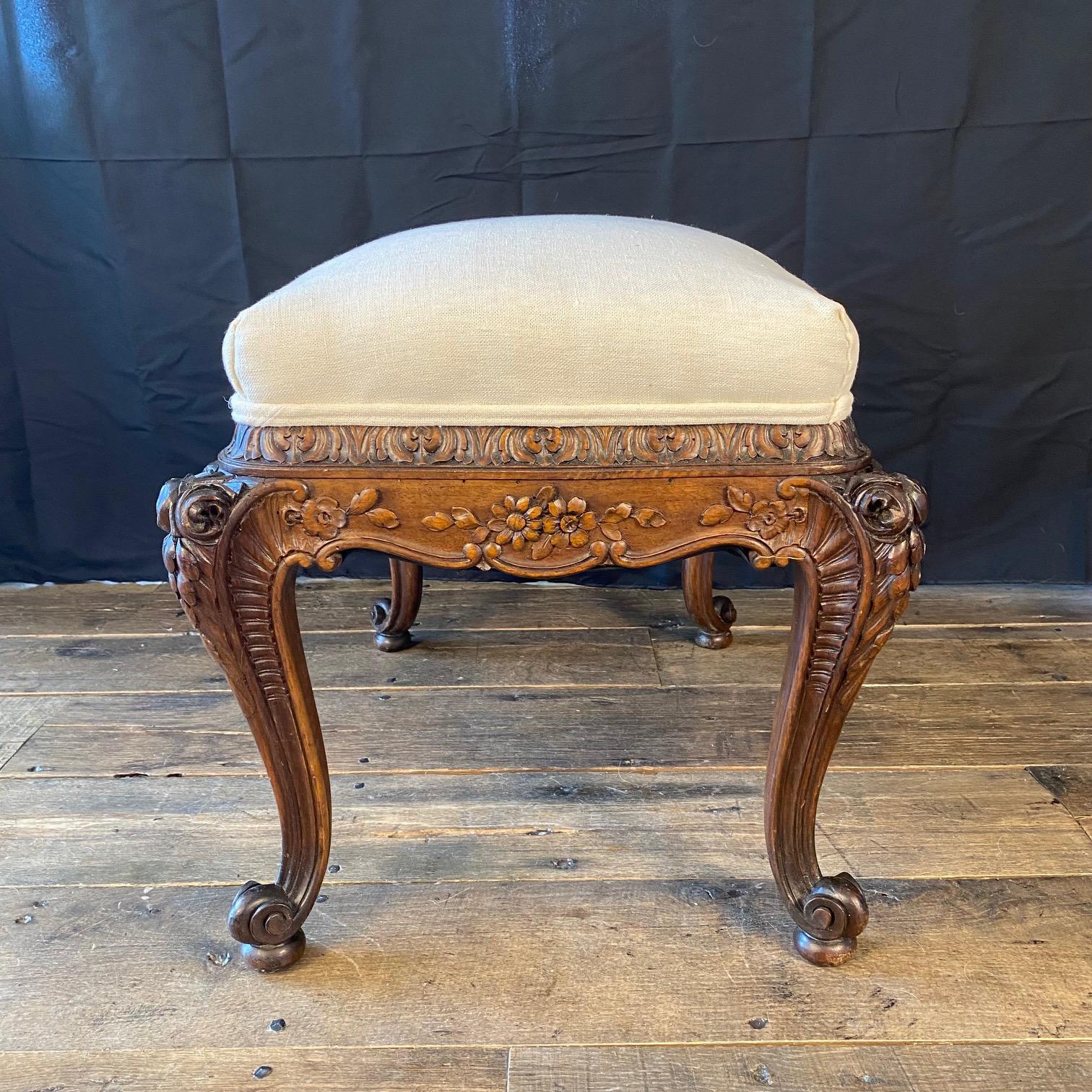 French Louis XV Walnut Bench or Ottoman with Exquisite Carving For Sale 2
