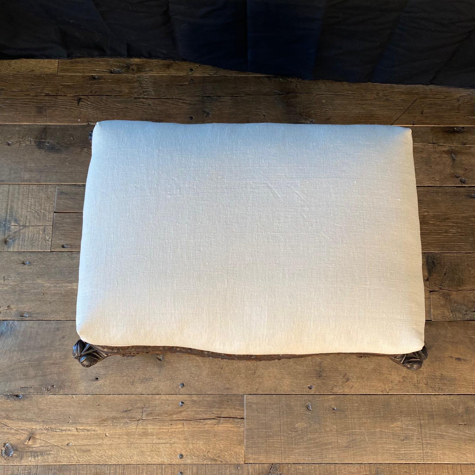 French Louis XV Walnut Bench or Ottoman with Exquisite Carving For Sale 4