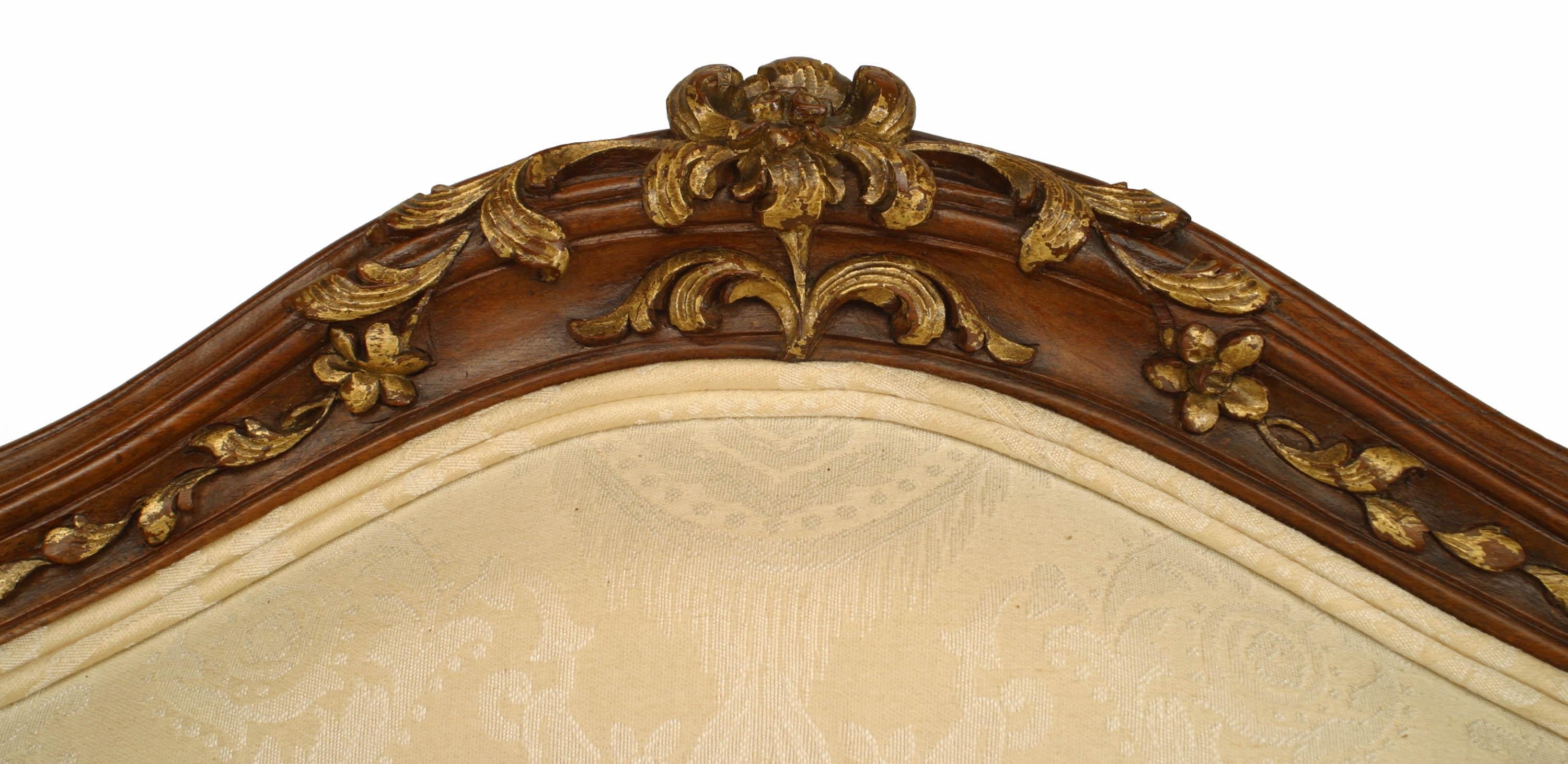 Französischer Louis XV Nussbaum Bergere Sessel im Angebot 1