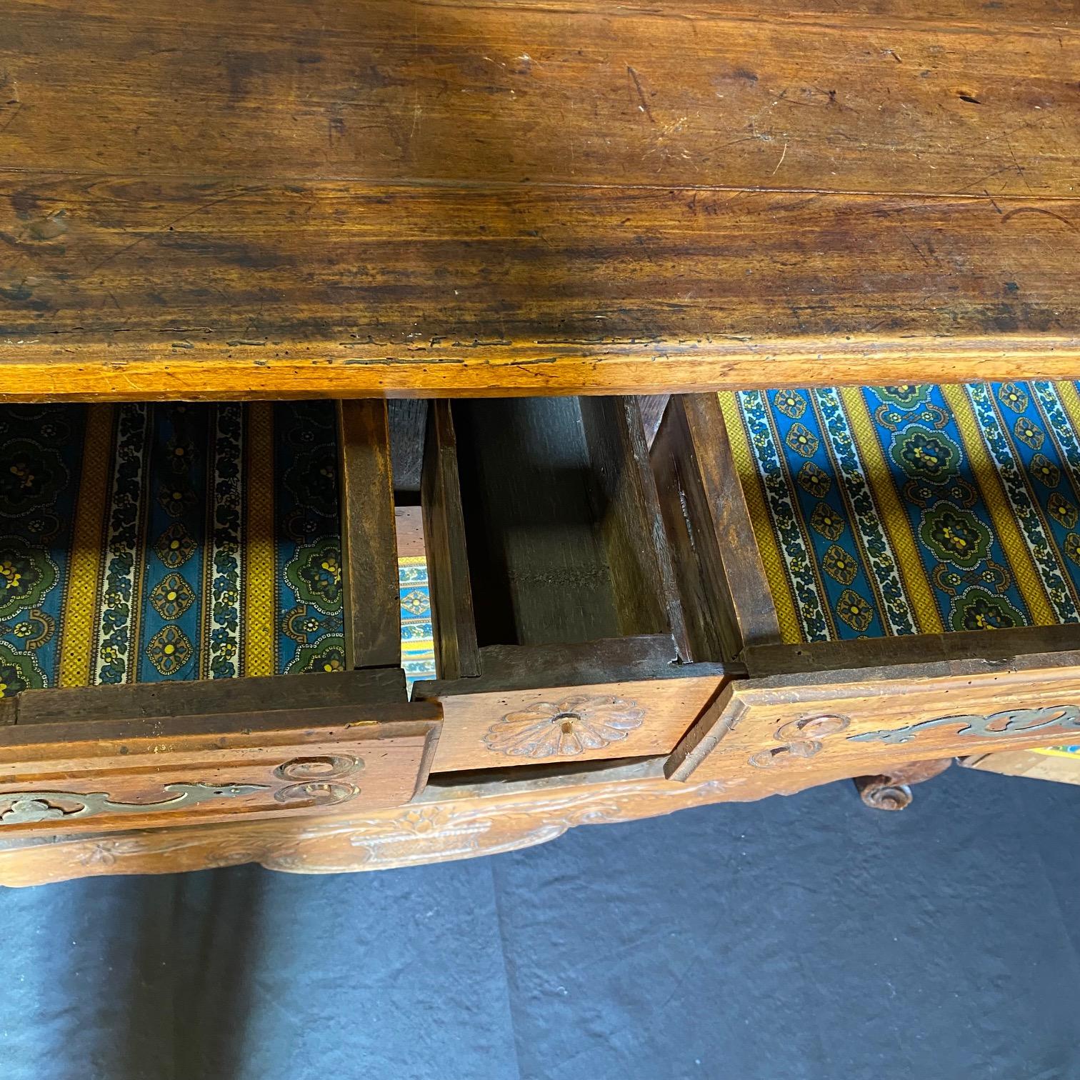 Buffet buffet en noyer Louis XV de Provence en vente 6