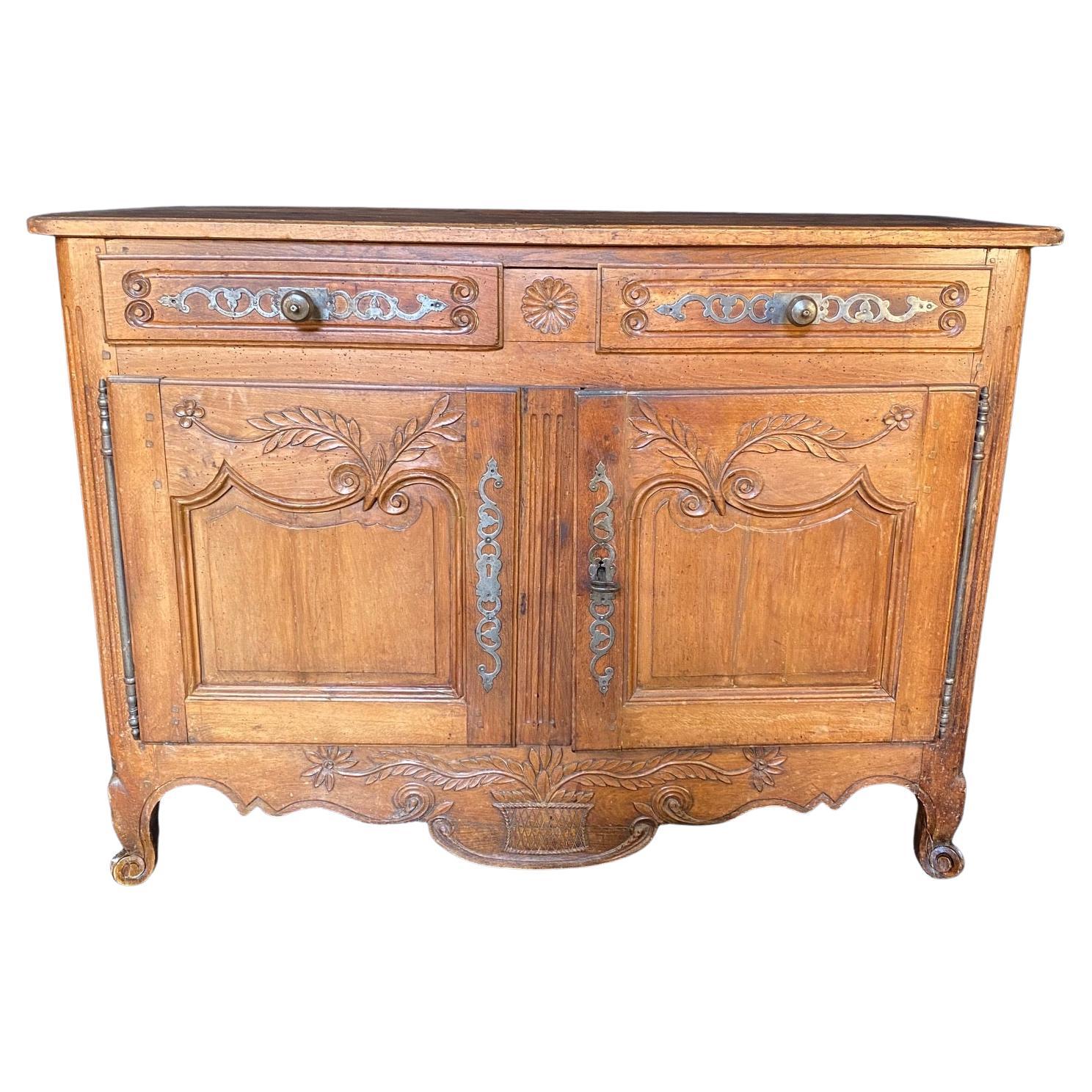 Buffet buffet en noyer Louis XV de Provence en vente