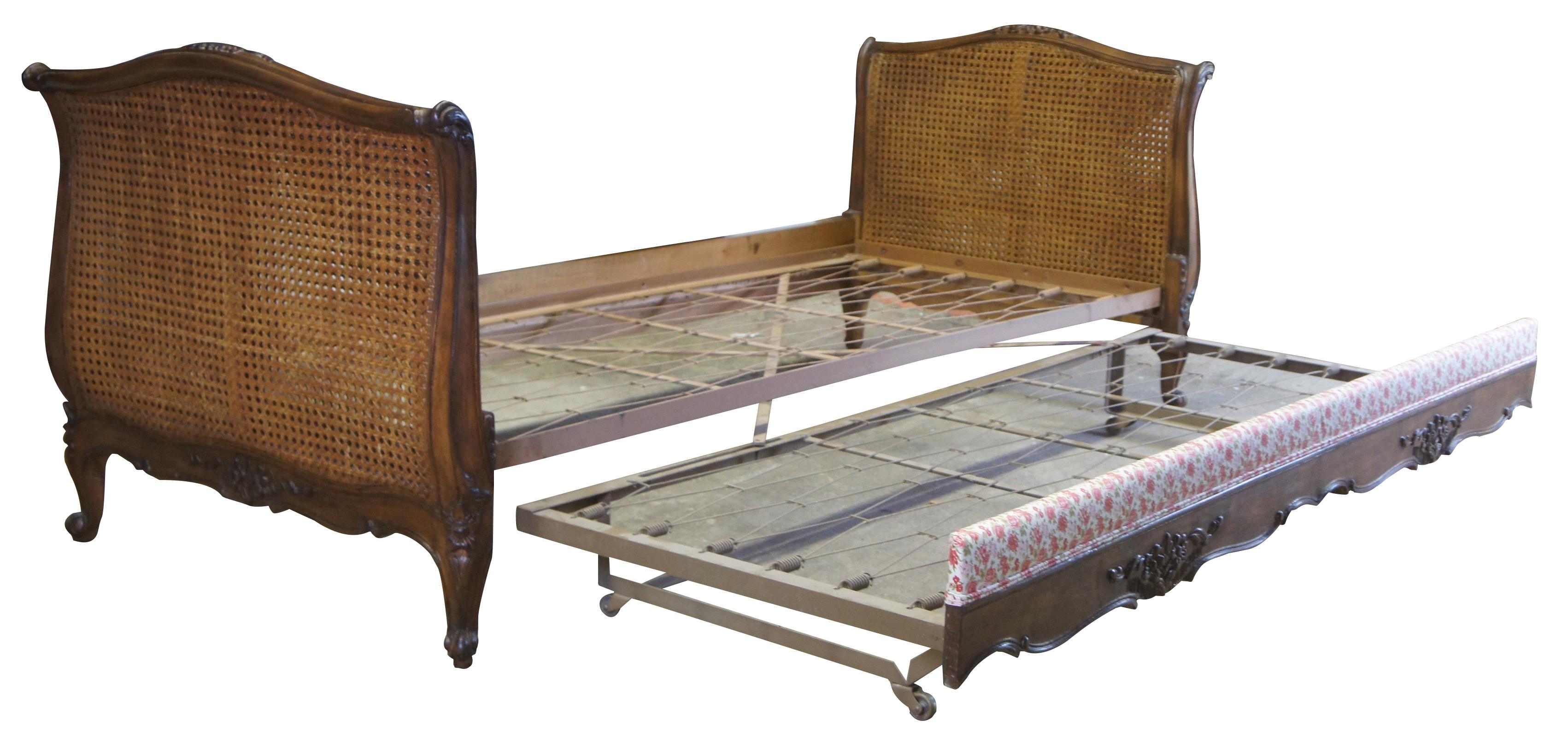 French Louis XV Walnut Caned Trundle Day Bed Provincial Bergere Mid Century 83