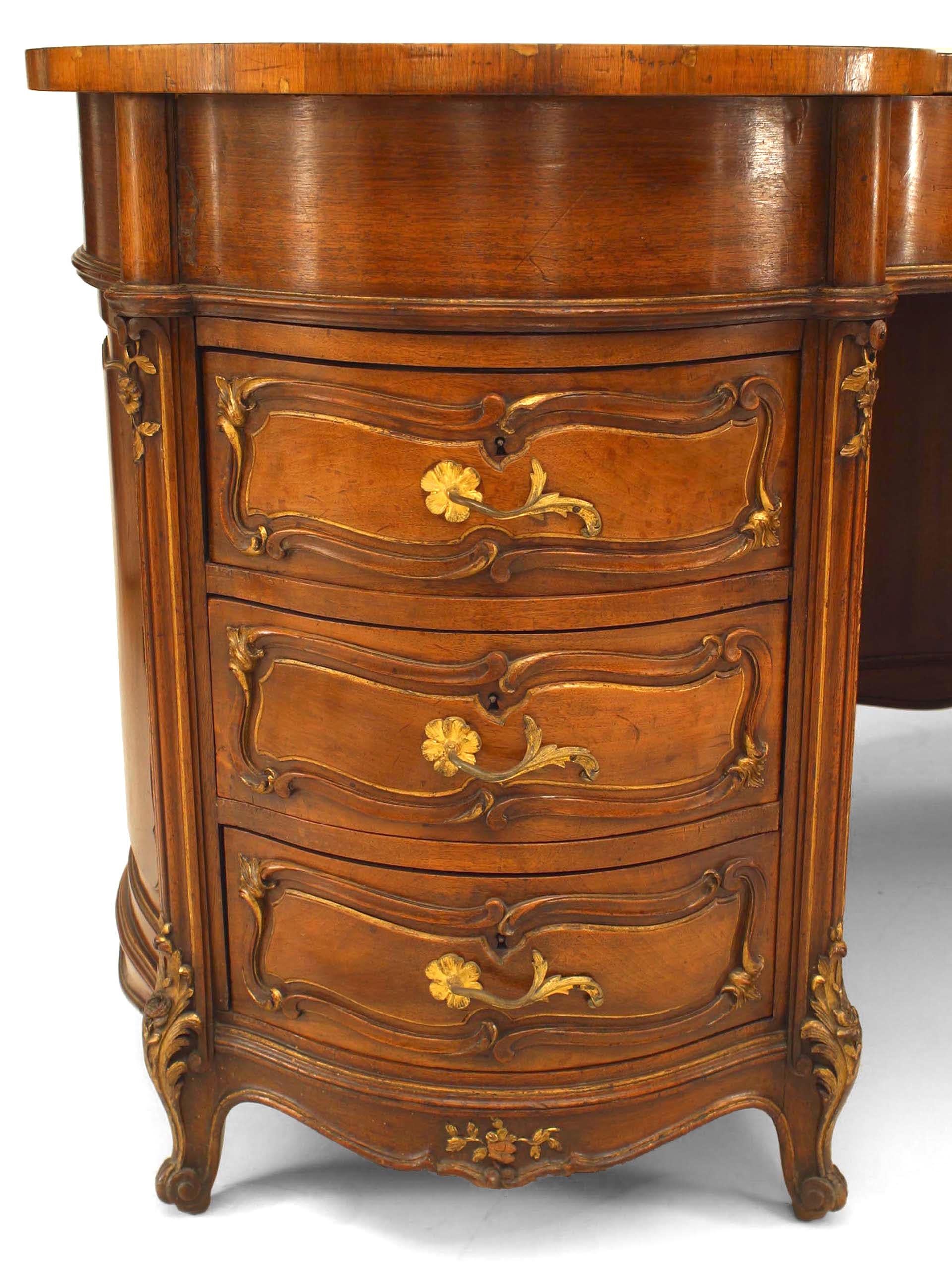 French Louis XV Walnut Kidney Kneehole Desk In Good Condition For Sale In New York, NY