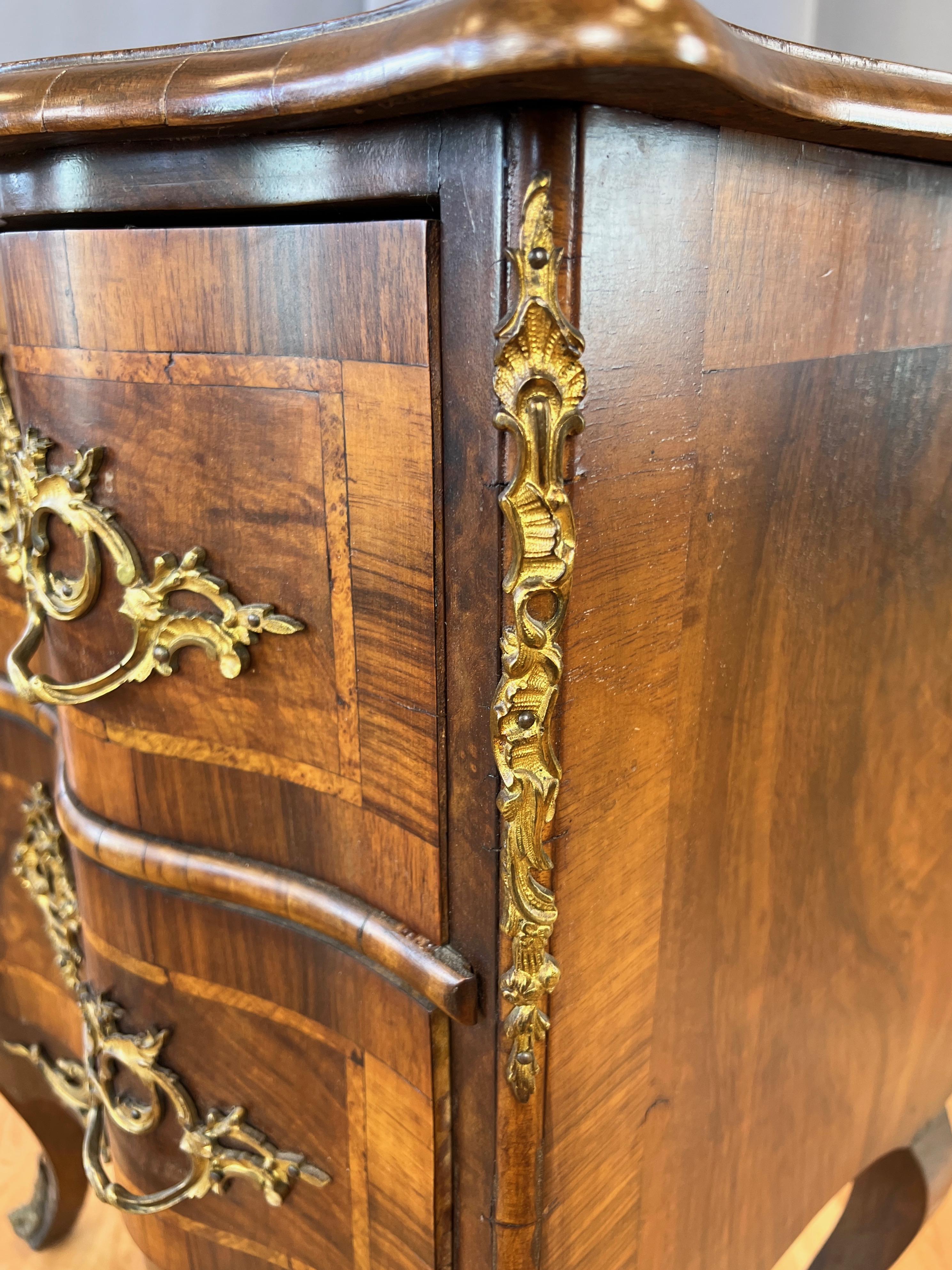 French Louis XV Walnut Marquetry and Ormolu Two-Drawer Commode, Early 19th C. For Sale 3