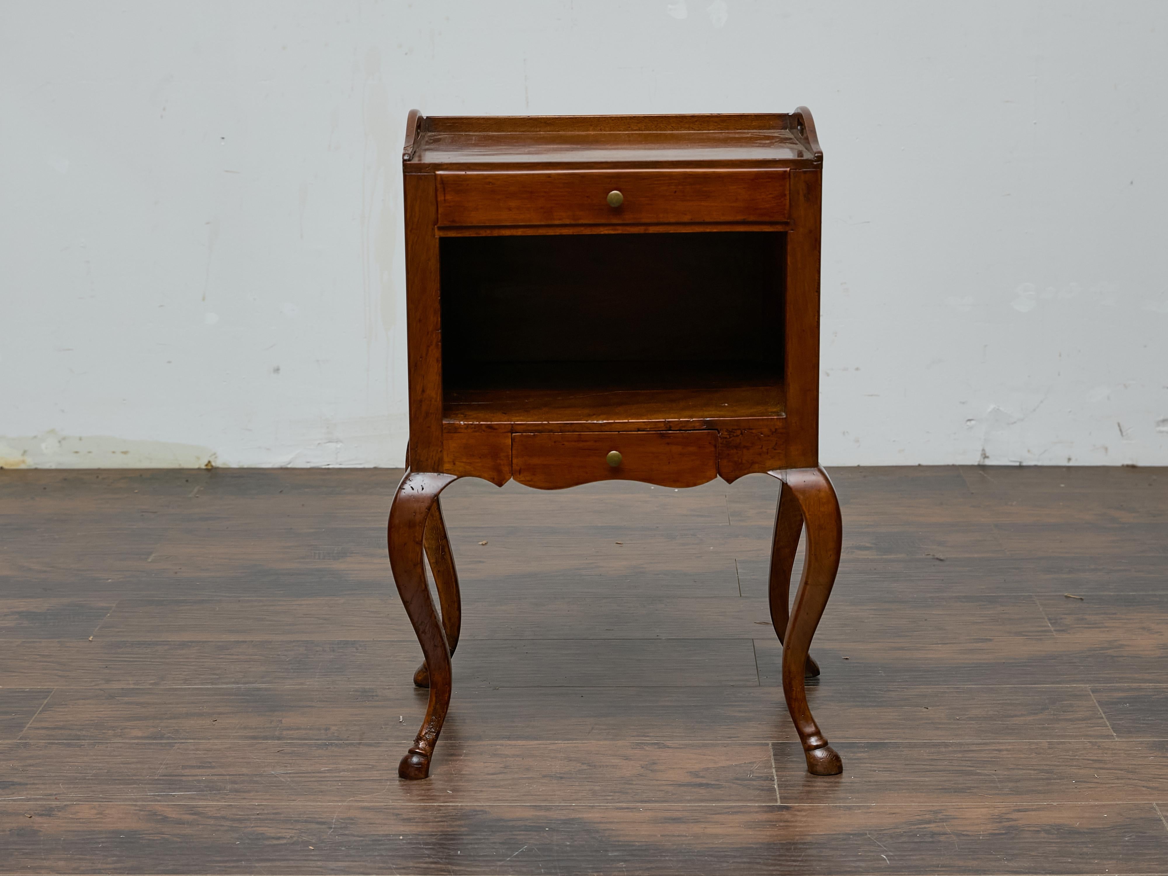 French Louis XV Walnut Nightstand with Tray Top and Hoof Feet, 19th Century For Sale 10