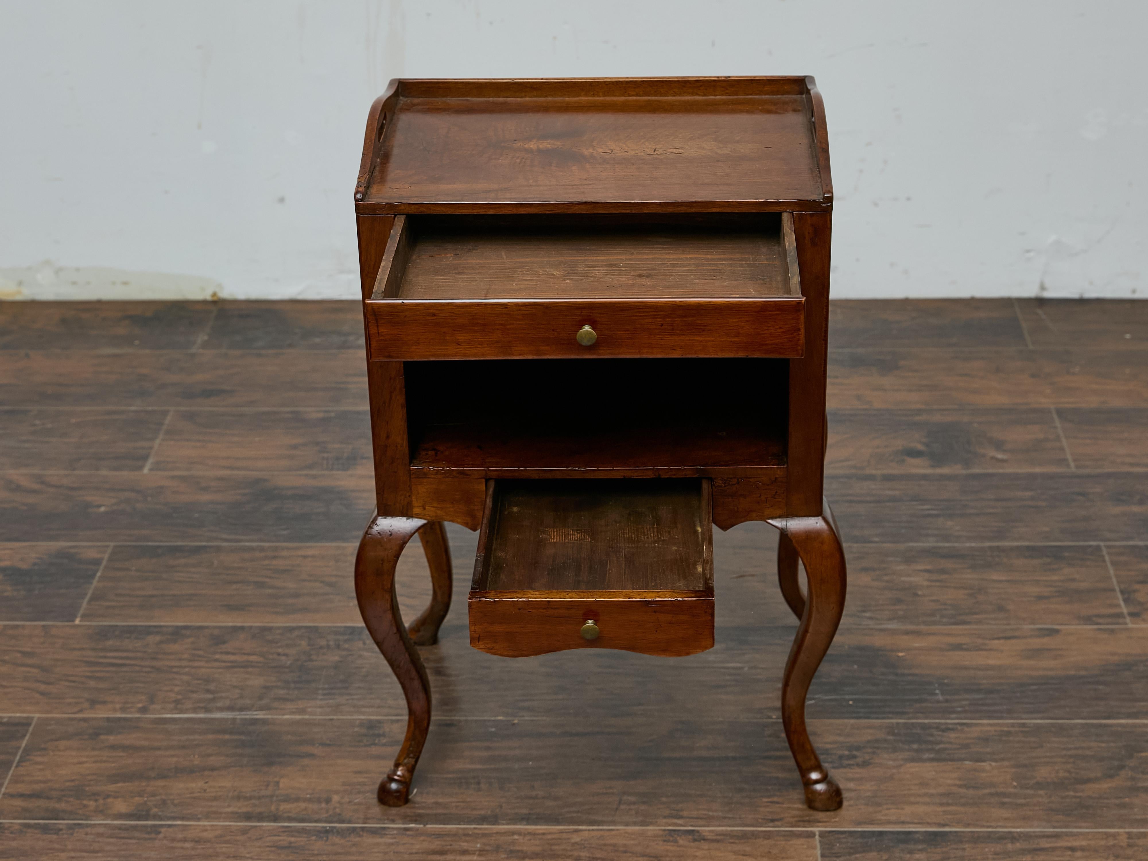 French Louis XV Walnut Nightstand with Tray Top and Hoof Feet, 19th Century For Sale 1