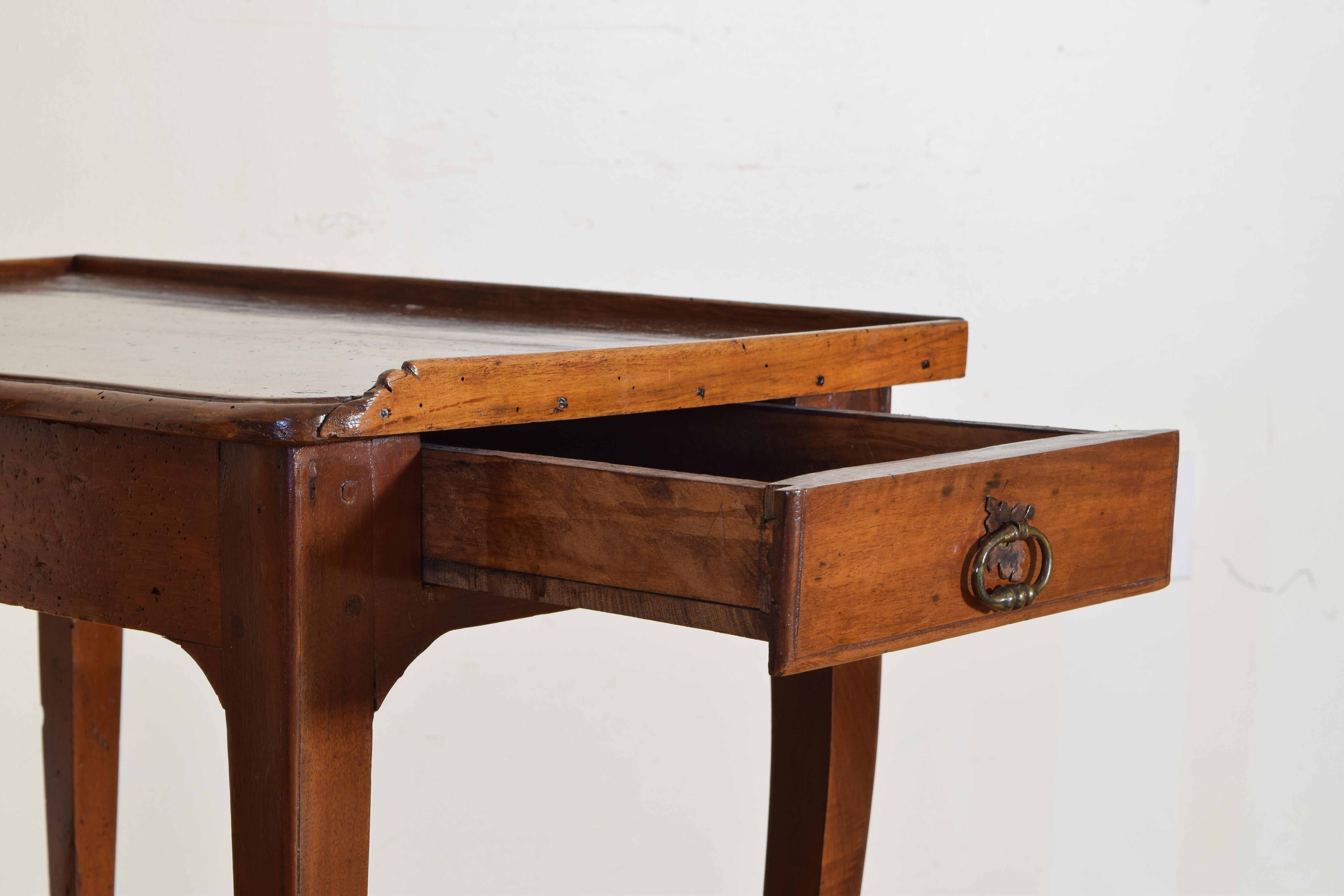 18th Century French Louis XV Walnut 1-Drawer Table, circa 1765 For Sale