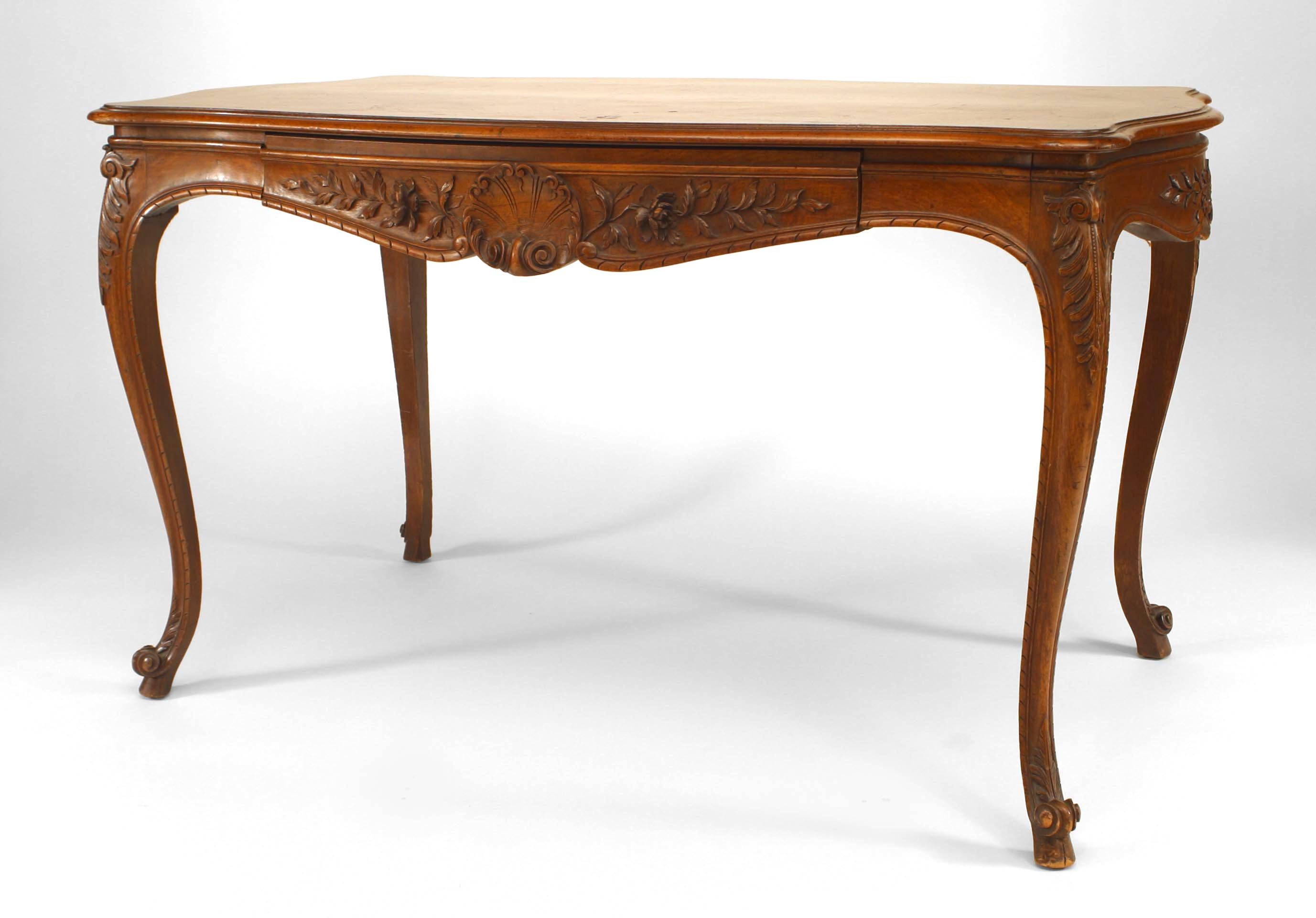 French Louis XV Walnut Table Desk In Good Condition In New York, NY