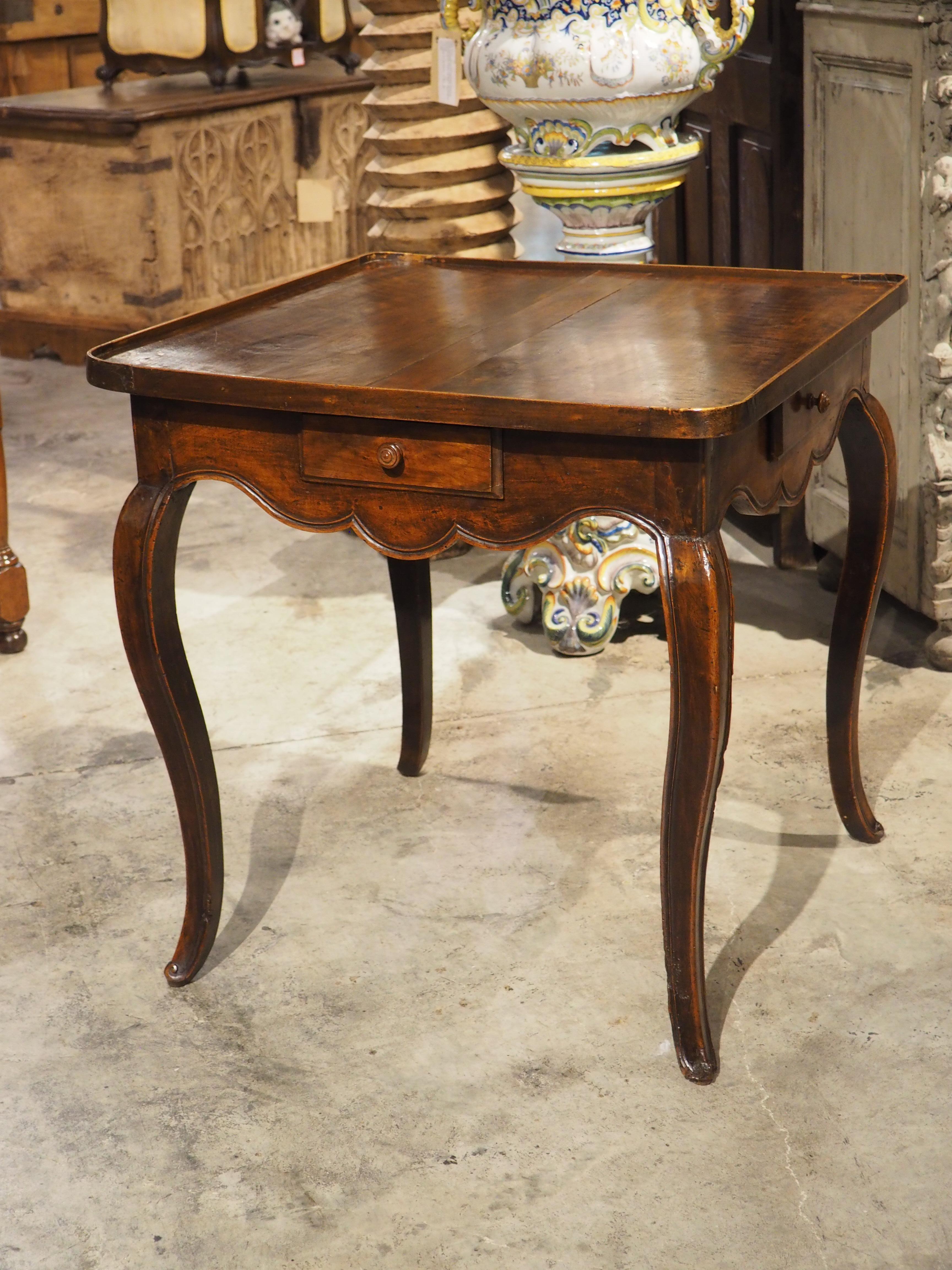 French Louis XV Walnut Wood Table A Jeux Game or Side Table, Circa 1750 In Good Condition In Dallas, TX