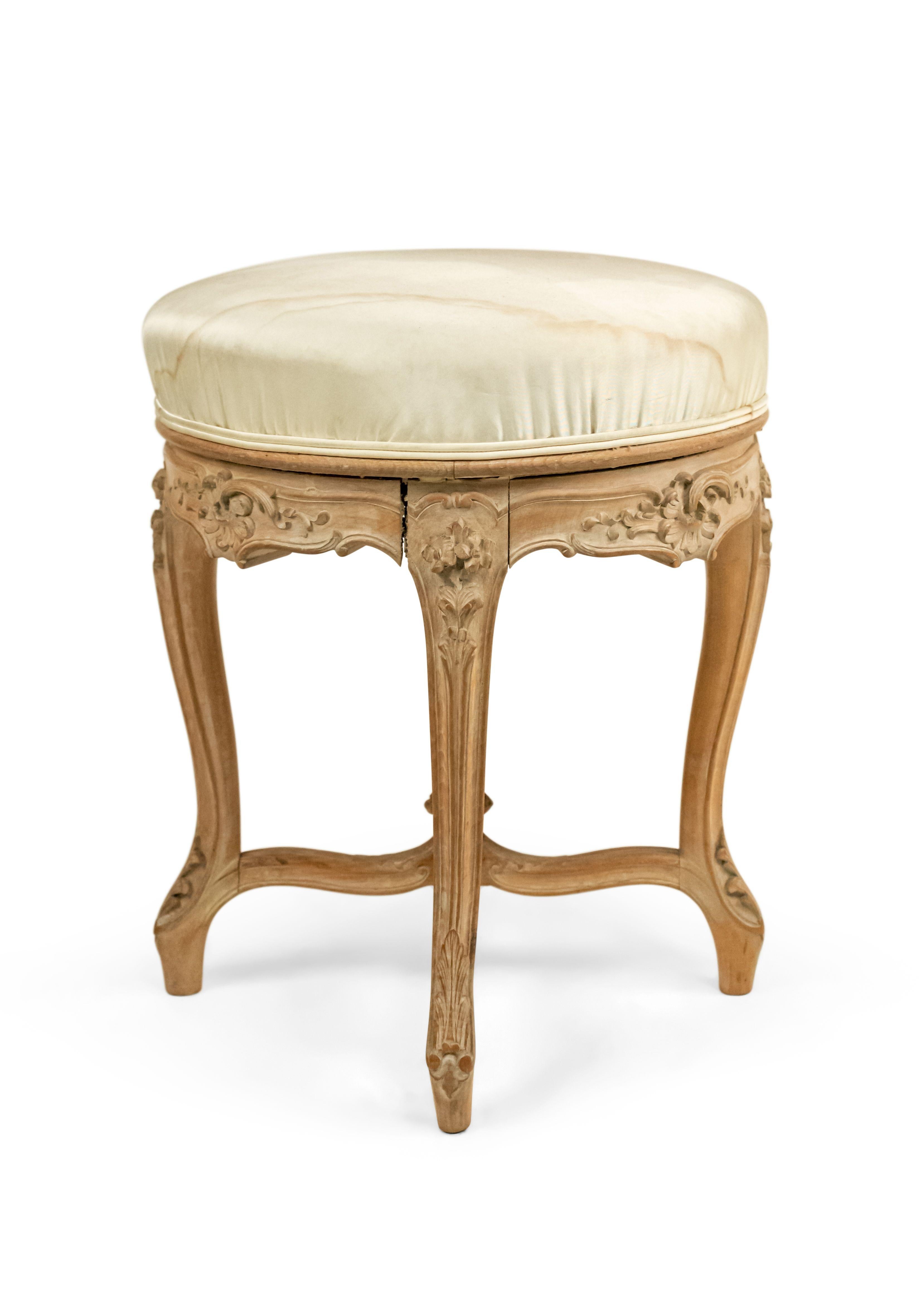French Louis XV style (19/20th Century) round bleached bench with white satin upholstery.
