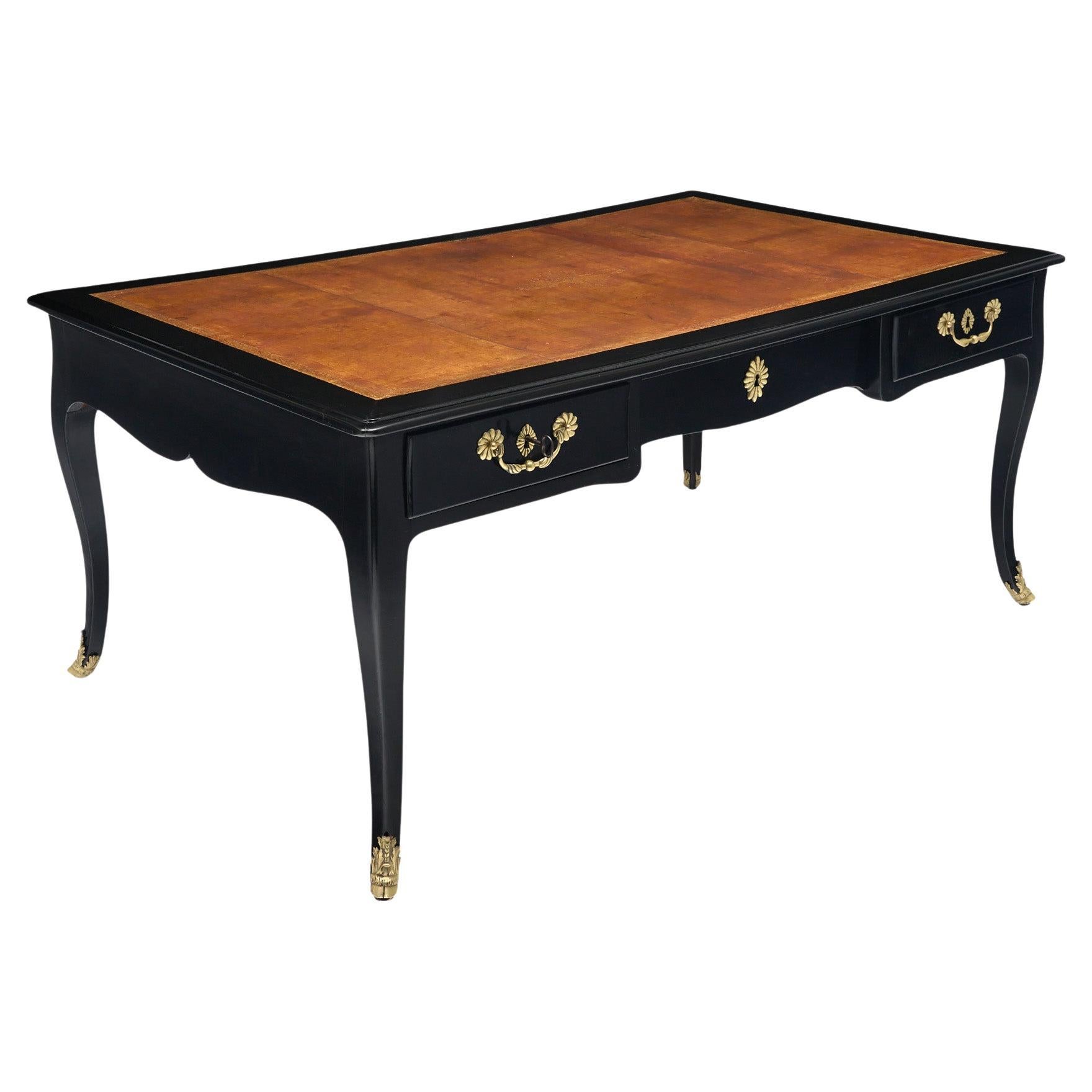 Bureau français Louis XV, acajou ébonisé, cuir, 19e siècle