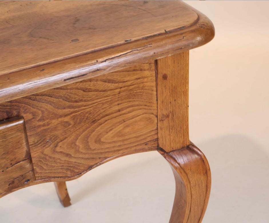 Mesa de escritorio francesa Luis XV, c. 1780 en venta 4
