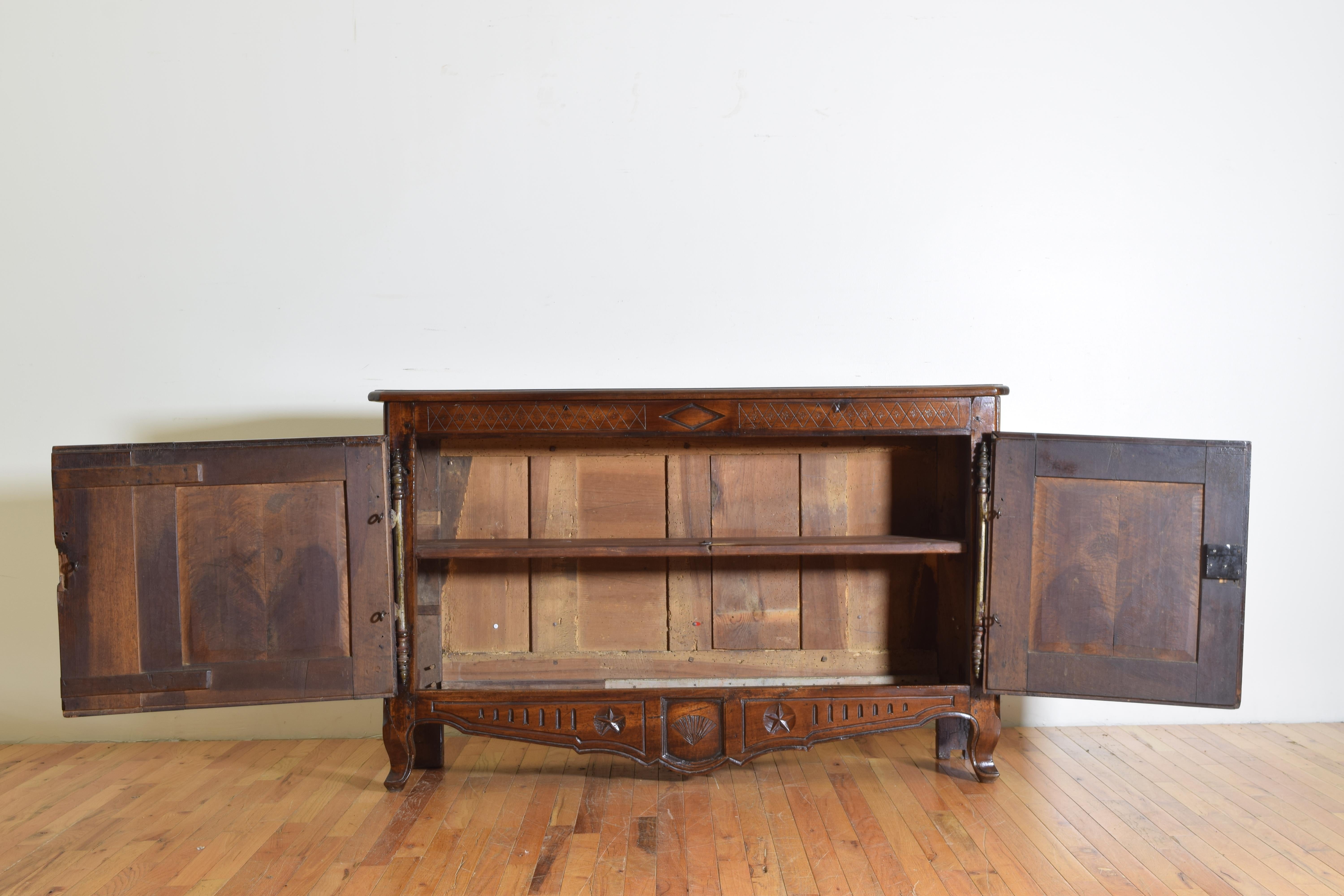 French Louis XV/XVI Carved Walnut Buffet, Third Quarter of the 18th Century In Good Condition In Atlanta, GA