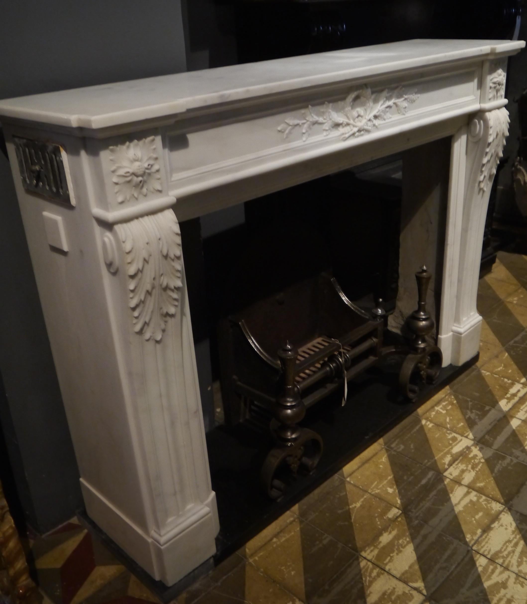 French Louis Xv1 Marble Mantelpiece In Good Condition For Sale In London, GB