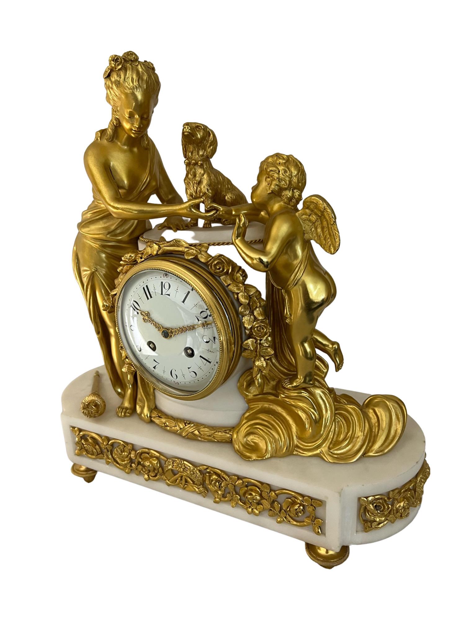 Remarquable horloge figurative française de style Louis Xv1 en marbre blanc monté en bronze doré en vente 5