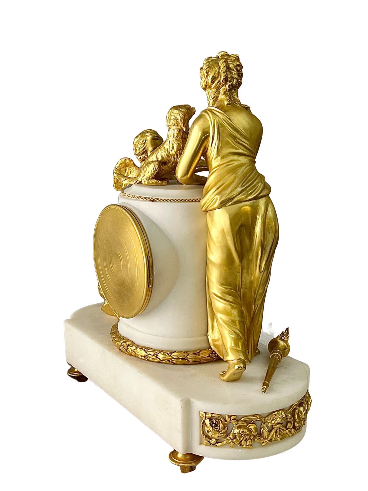Louis XVI Remarquable horloge figurative française de style Louis Xv1 en marbre blanc monté en bronze doré en vente