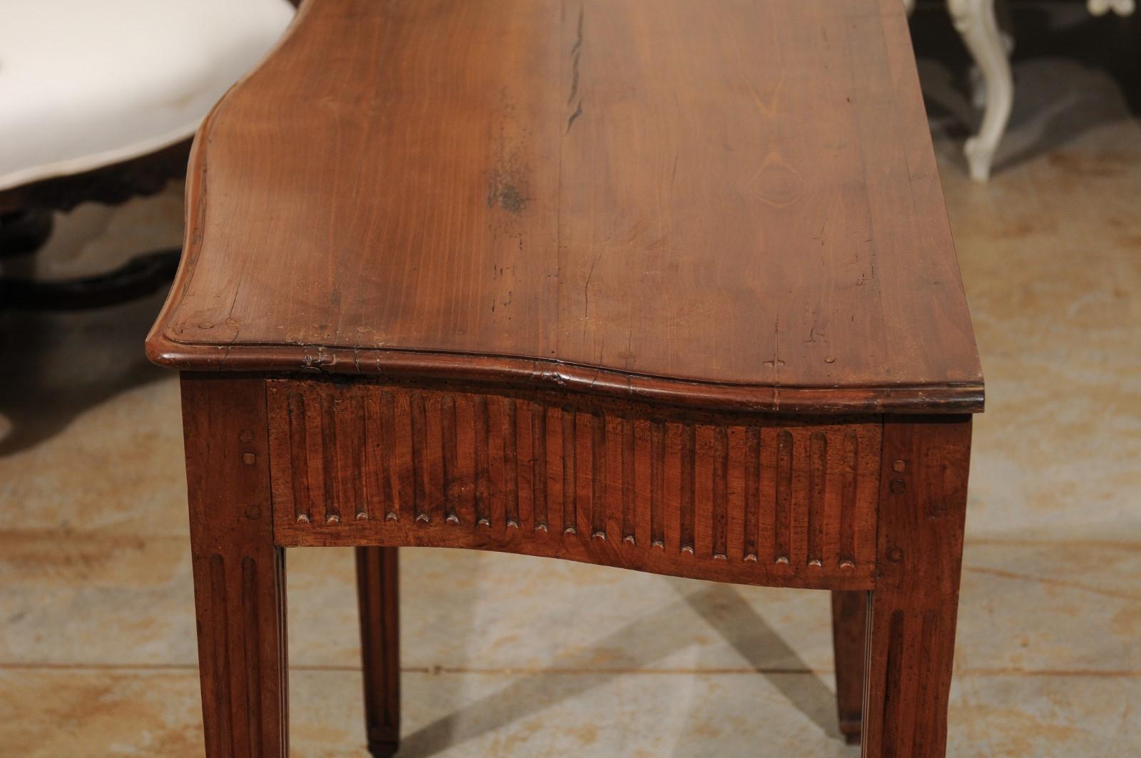 French Louis XVI 1770s Walnut Console Table with Drawer and Serpentine Top 6