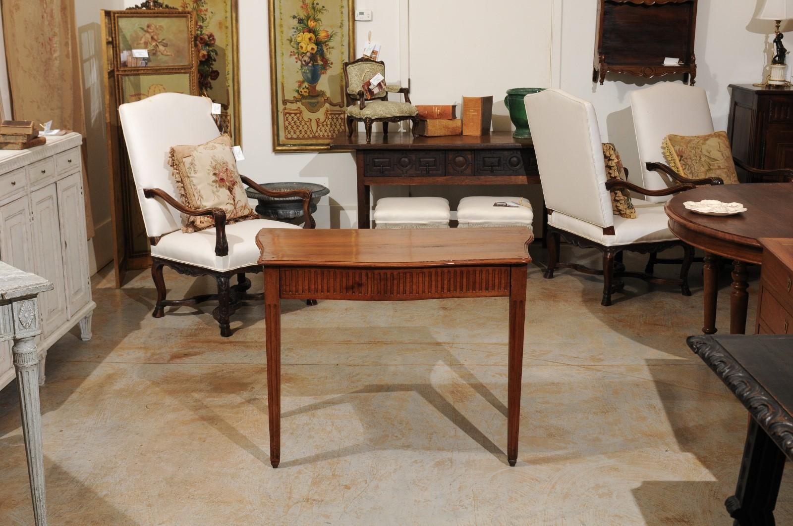 Hand-Carved French Louis XVI 1770s Walnut Console Table with Drawer and Serpentine Top