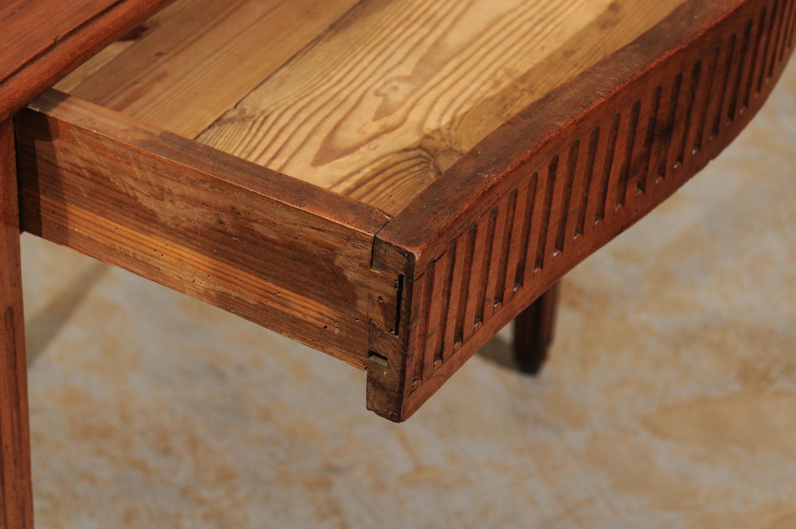 French Louis XVI 1770s Walnut Console Table with Drawer and Serpentine Top 1