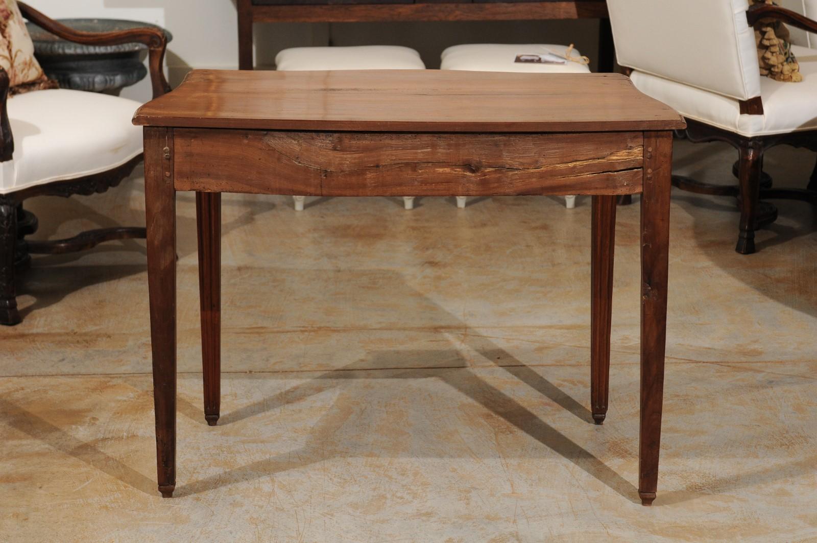 French Louis XVI 1770s Walnut Console Table with Drawer and Serpentine Top 4