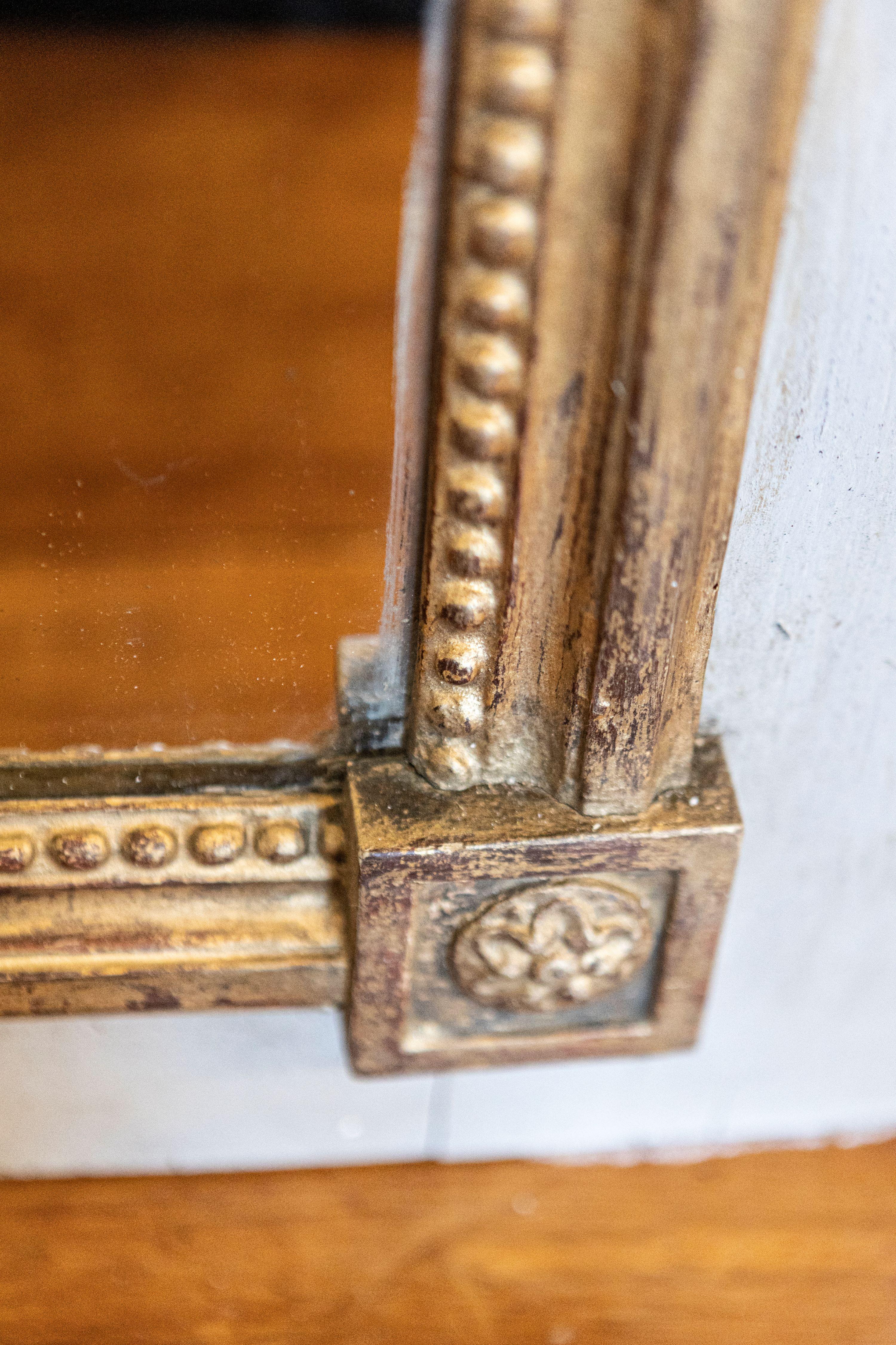 French Louis XVI 1790s Painted Trumeau Mirror with Carved Gilt Bouquet of Roses In Good Condition In Atlanta, GA