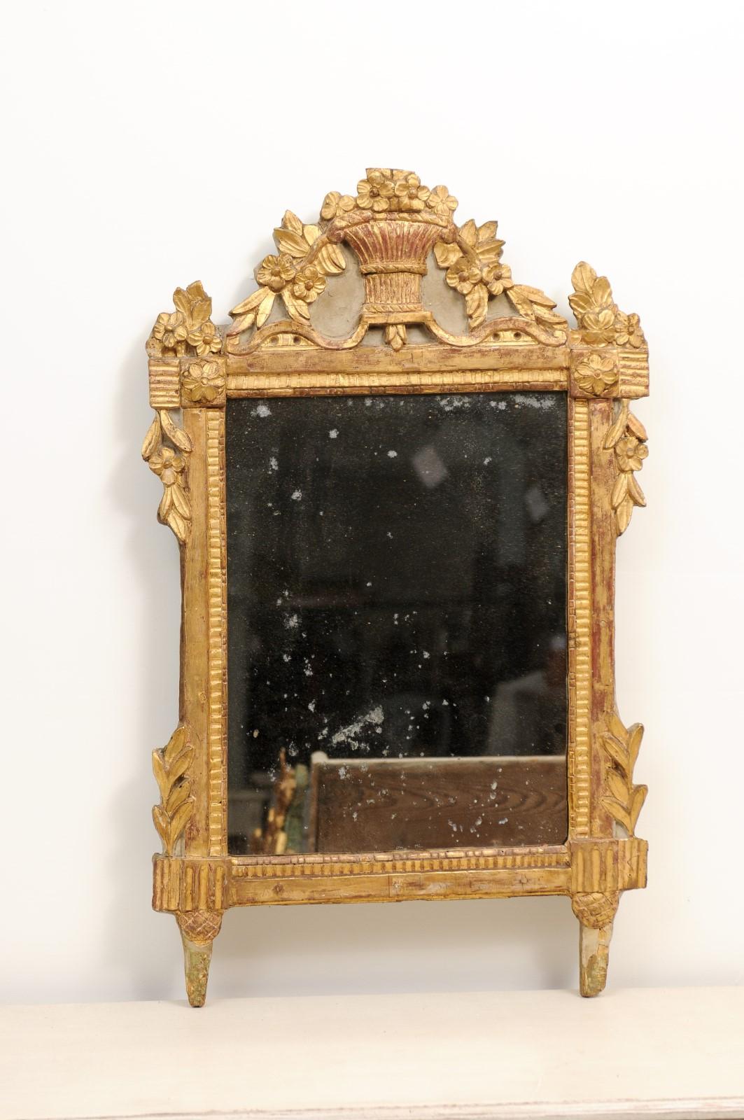 French Louis XVI 18th Century Giltwood Mirror with Carved Bouquet of Flowers In Good Condition For Sale In Atlanta, GA