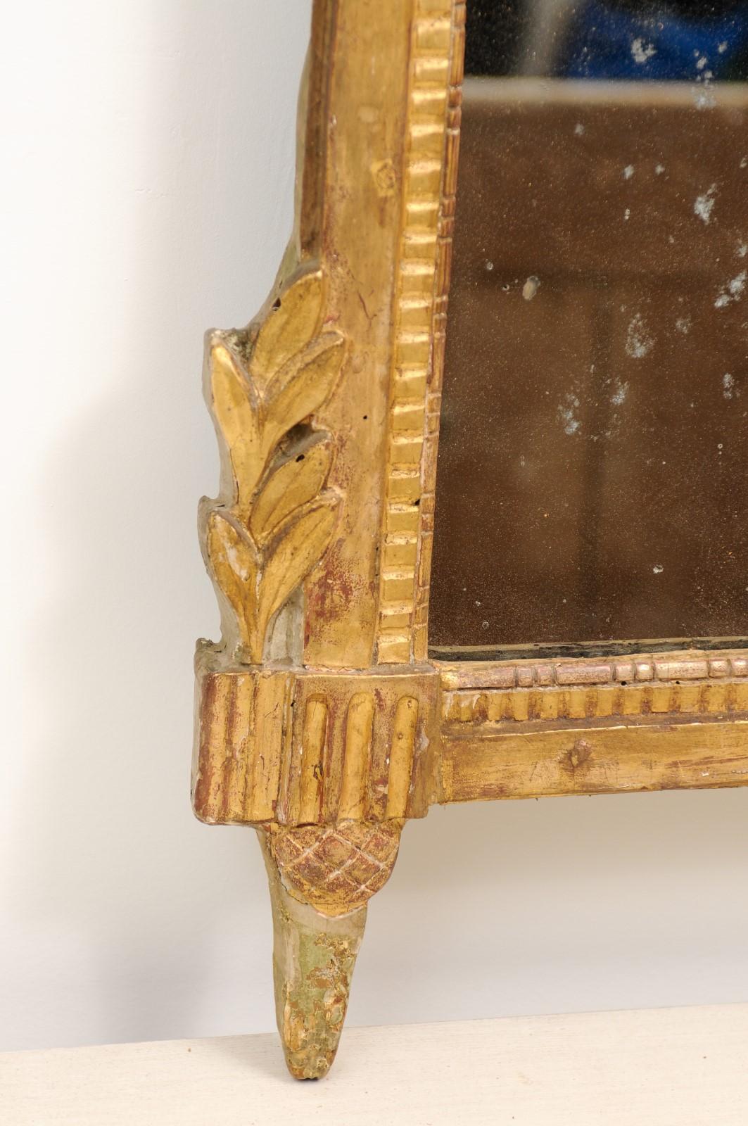 French Louis XVI 18th Century Giltwood Mirror with Carved Bouquet of Flowers For Sale 1