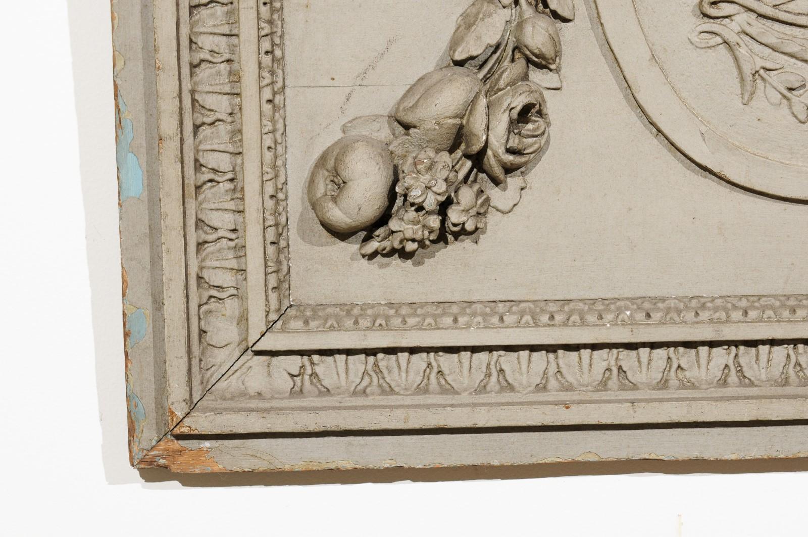 XVIIIe siècle et antérieur Panneau de boiserie français Louis XVI du 18ème siècle en bois peint et sculpté à la main en vente