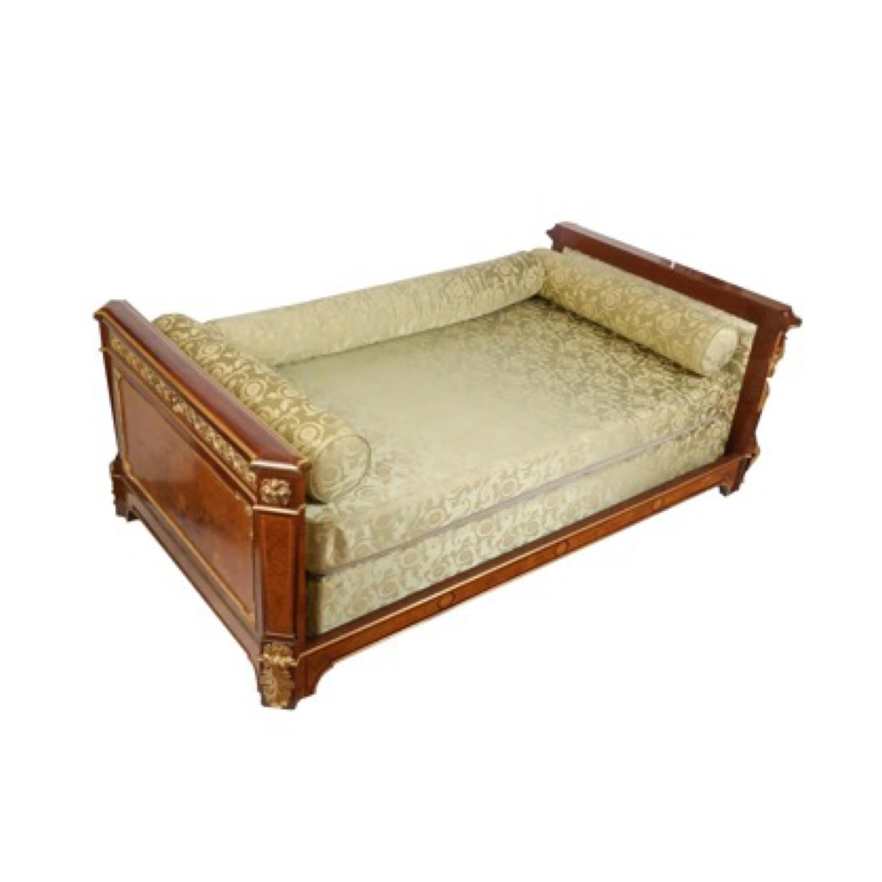 Französisch Louis XVI 19. Jahrhundert vergoldete Bronze und Intarsien Twin Daybed (Mitte des 20. Jahrhunderts) im Angebot