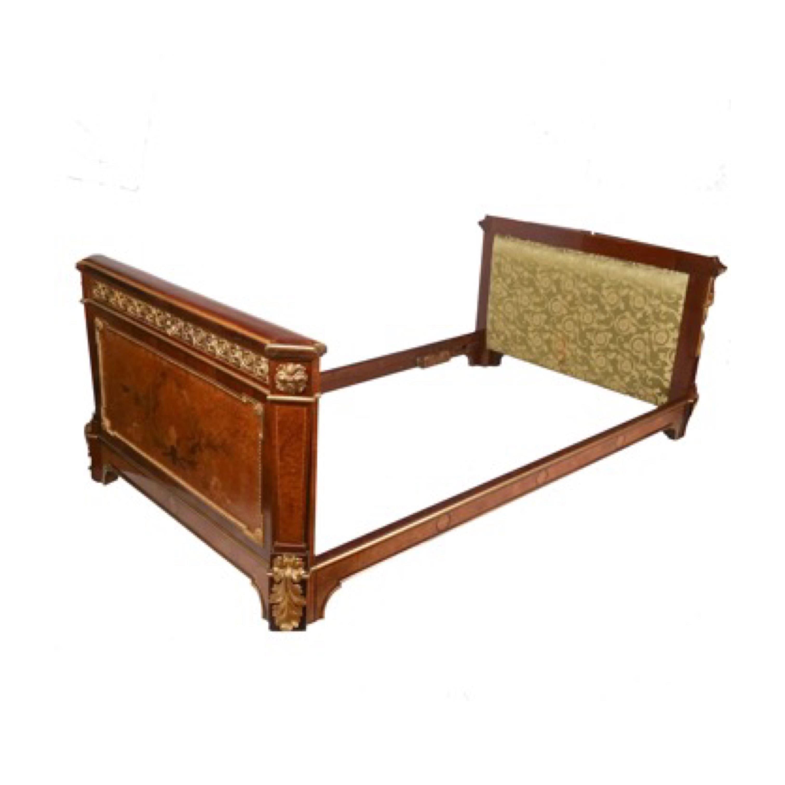 Französisch Louis XVI 19. Jahrhundert vergoldete Bronze und Intarsien Twin Daybed (Holz) im Angebot