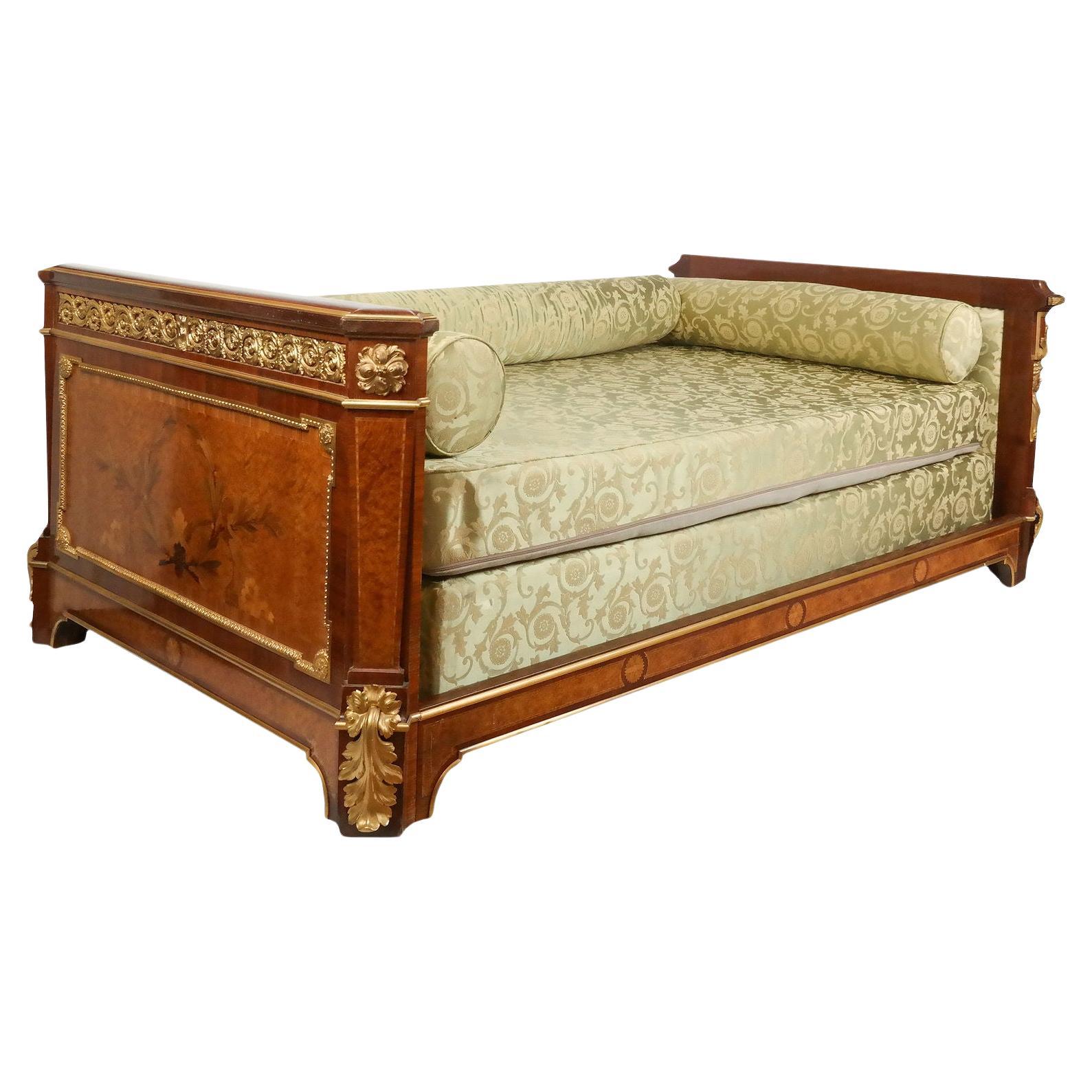 Französisch Louis XVI 19. Jahrhundert vergoldete Bronze und Intarsien Twin Daybed im Angebot
