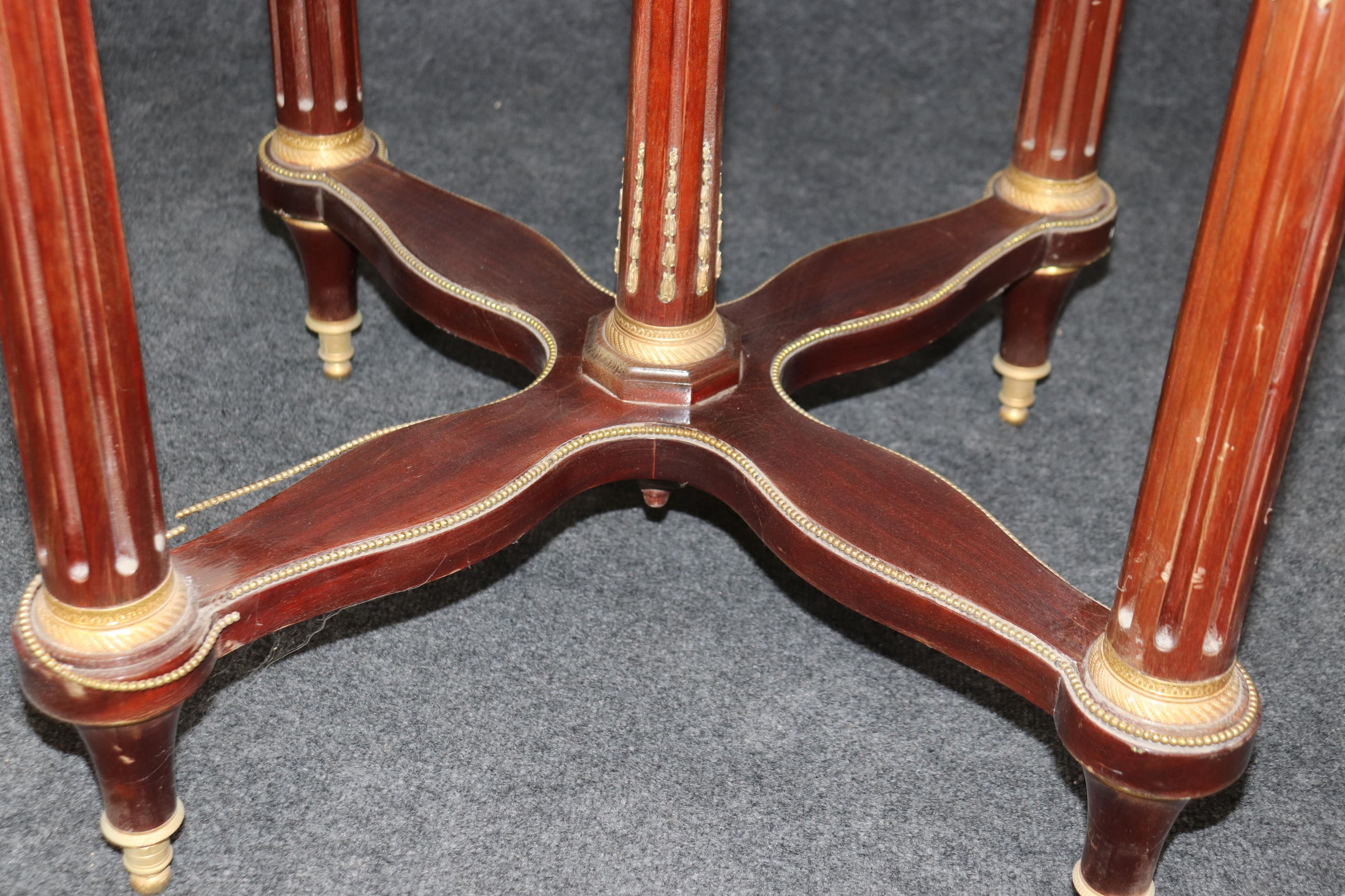 Table centrale Louis XVI montée en bronze albâtre à la manière de Sormani en vente 5