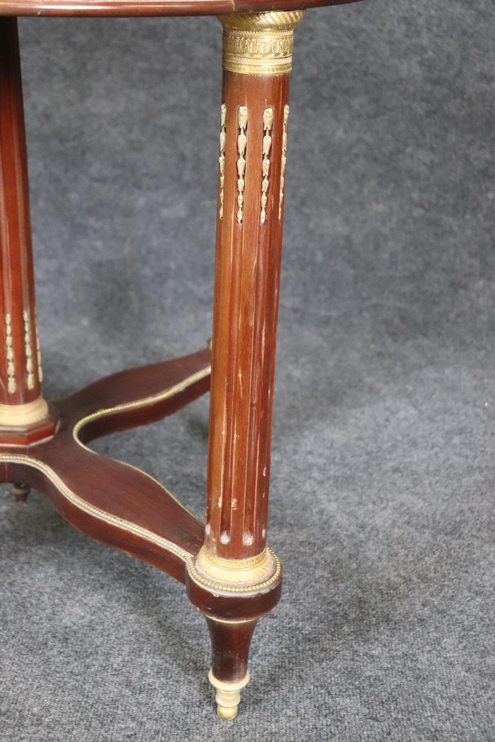 Table centrale Louis XVI montée en bronze albâtre à la manière de Sormani en vente 1