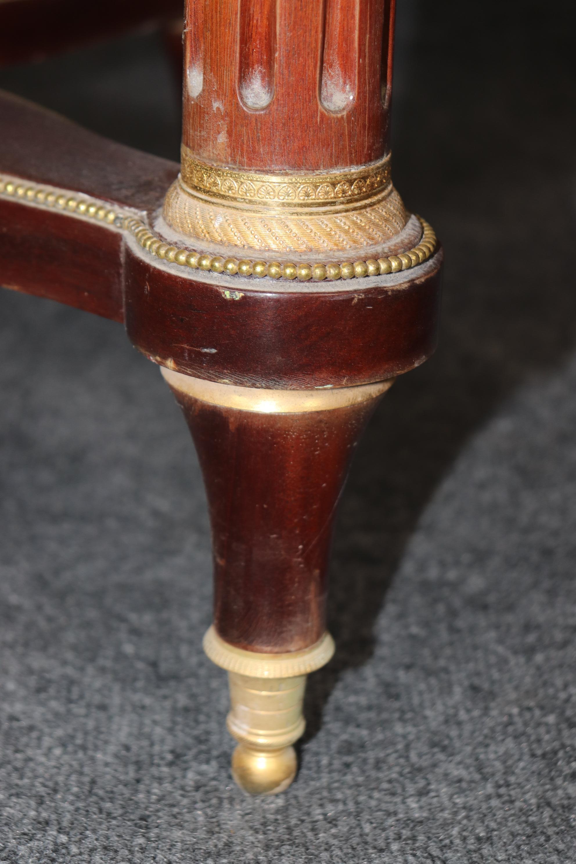 Table centrale Louis XVI montée en bronze albâtre à la manière de Sormani en vente 3