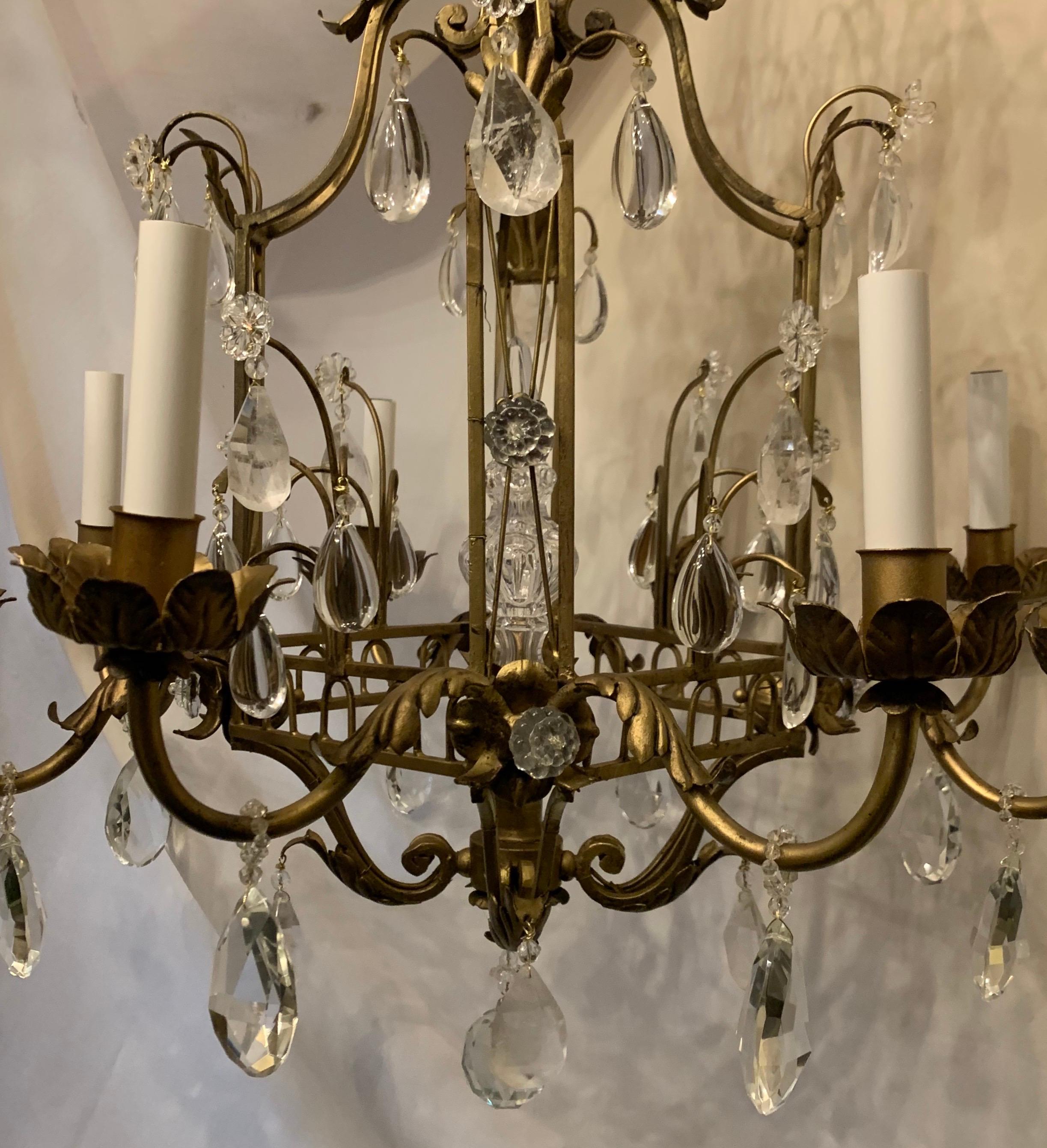 XX secolo Lampadario francese Luigi XVI Baguès Rock Crystal a otto luci quadrate del Medioevo in vendita