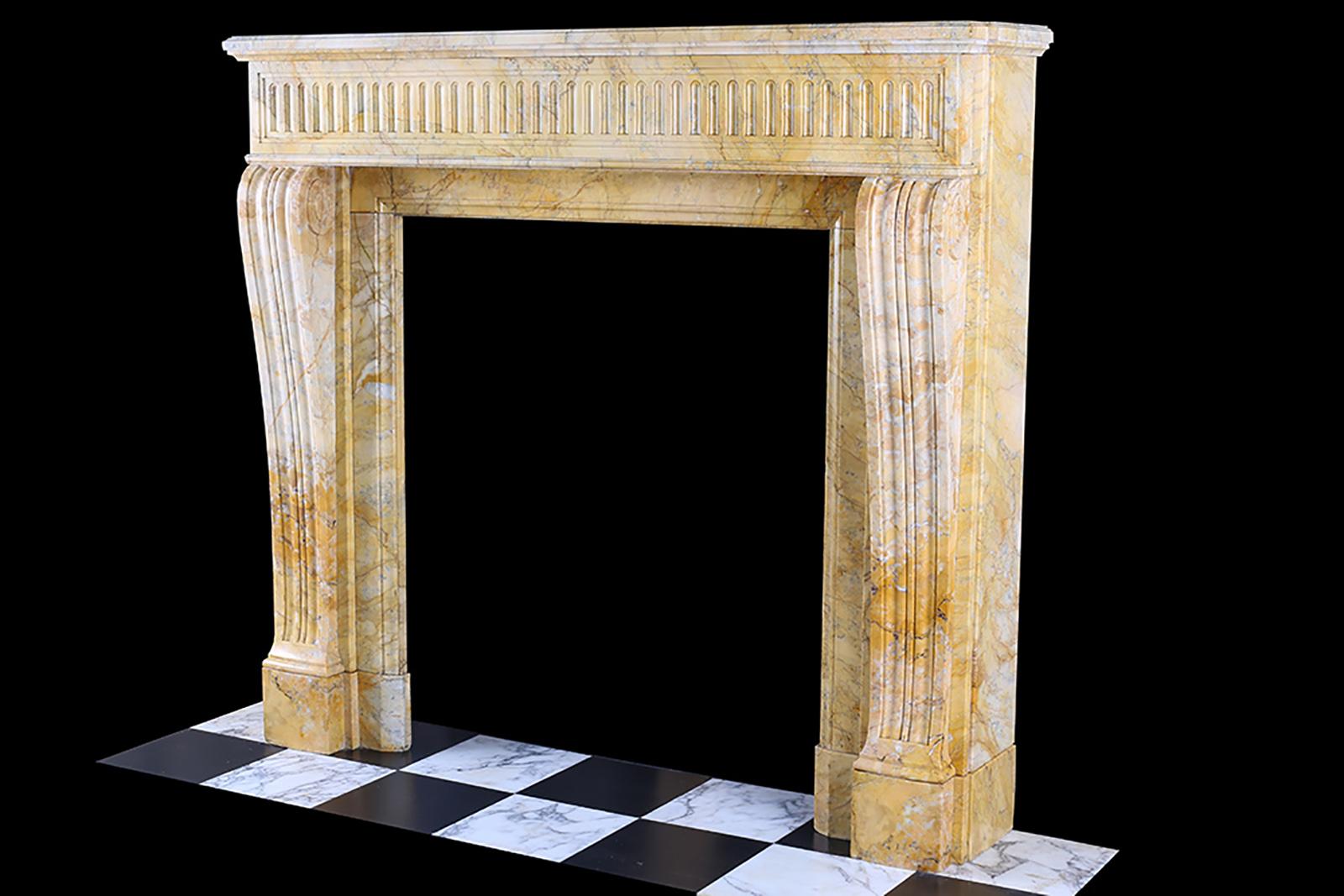 Antikes französisches Kaminsims aus Siena-Marmor im Louis-XVI.-Stil, 19. Jahrhundert im Angebot 1