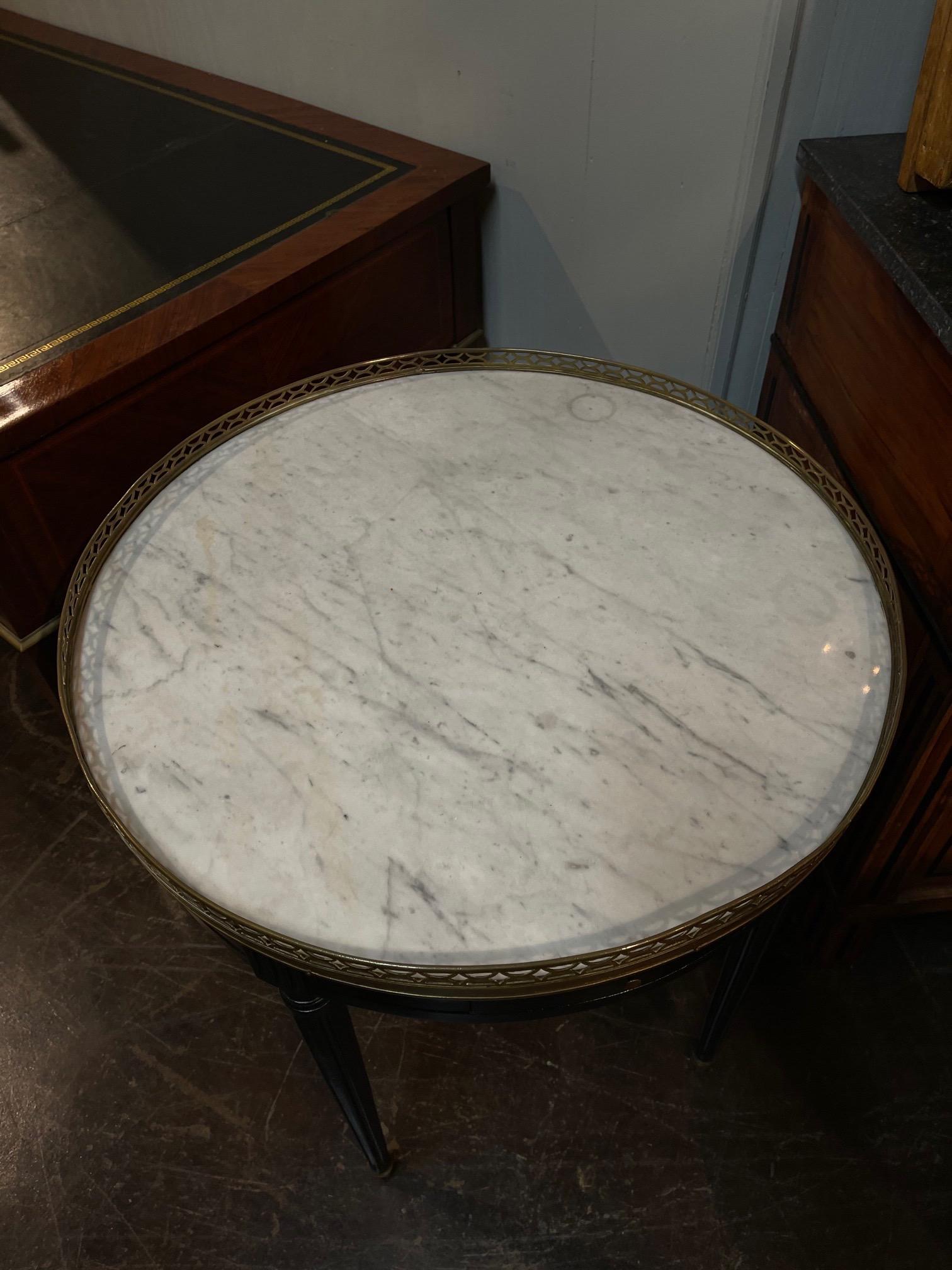 French Louis XVI Black Lacquered Boiullette Table with Marble Top In Good Condition In Dallas, TX