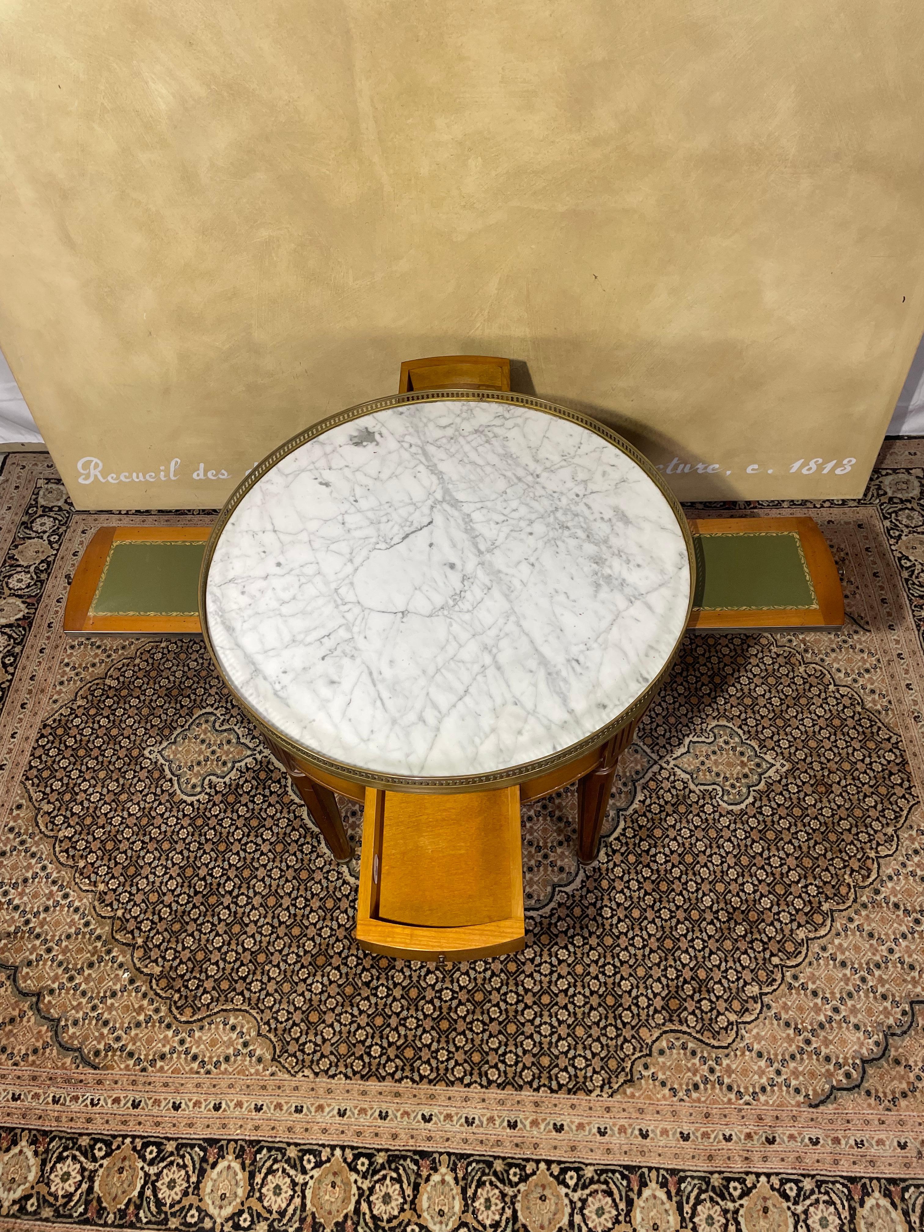 French Louis XVI Bouillotte Table In Good Condition For Sale In Eindhoven, NL