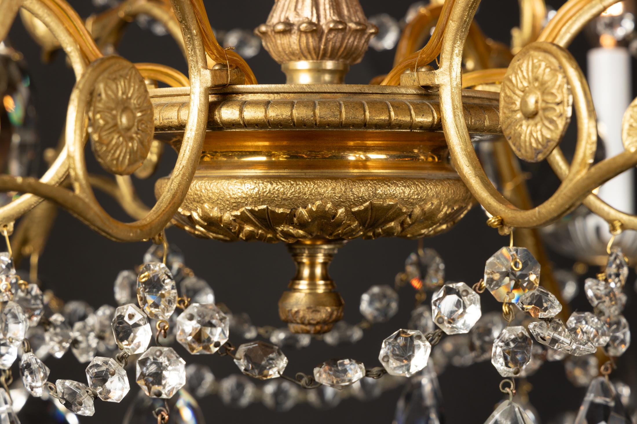Französischer Louis XVI-Kronleuchter aus Bronze und Kristall mit Crystal Stem, paarweise erhältlich (19. Jahrhundert) im Angebot