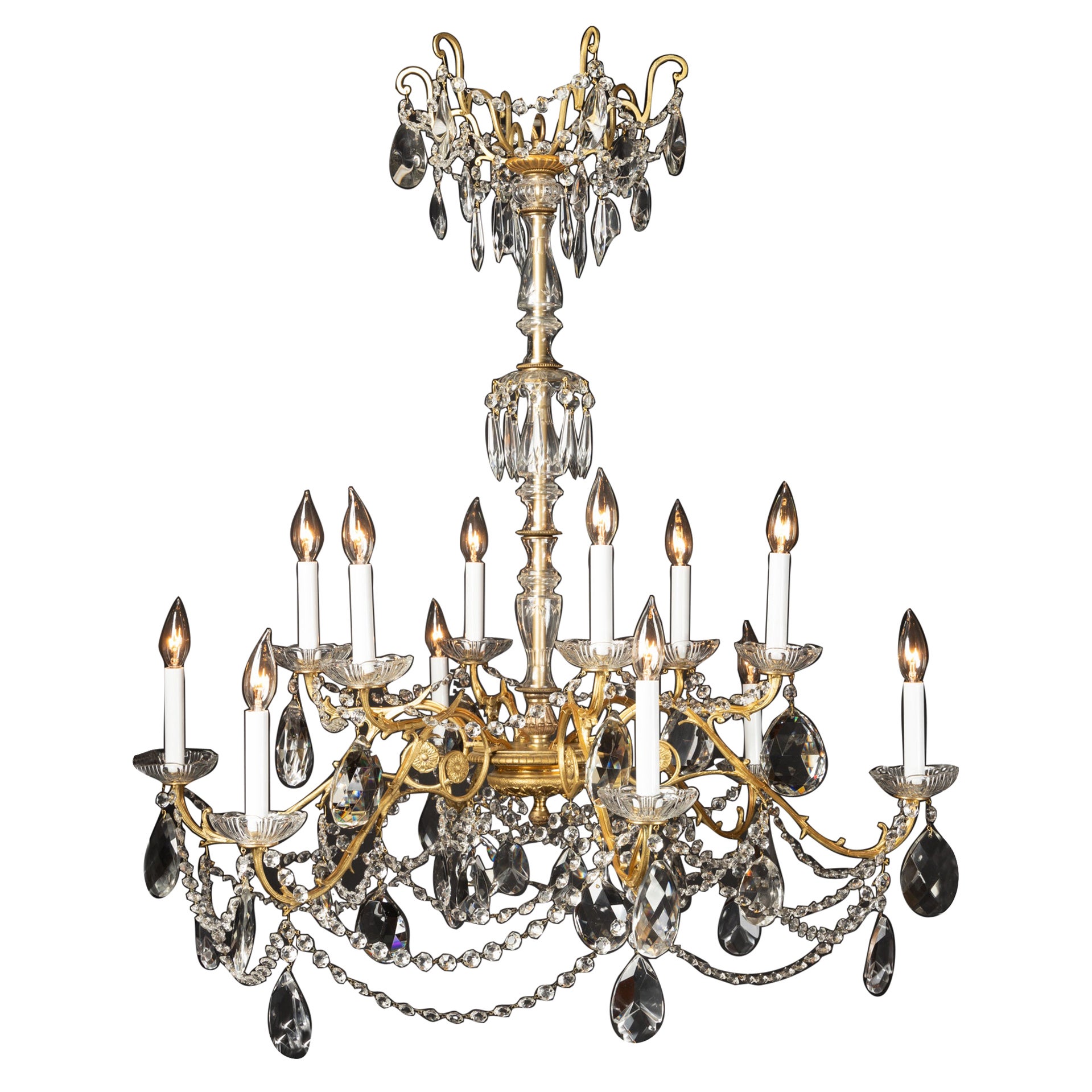 Araña francesa Luis XVI de bronce y cristal con vástago de cristal, disponible en pareja