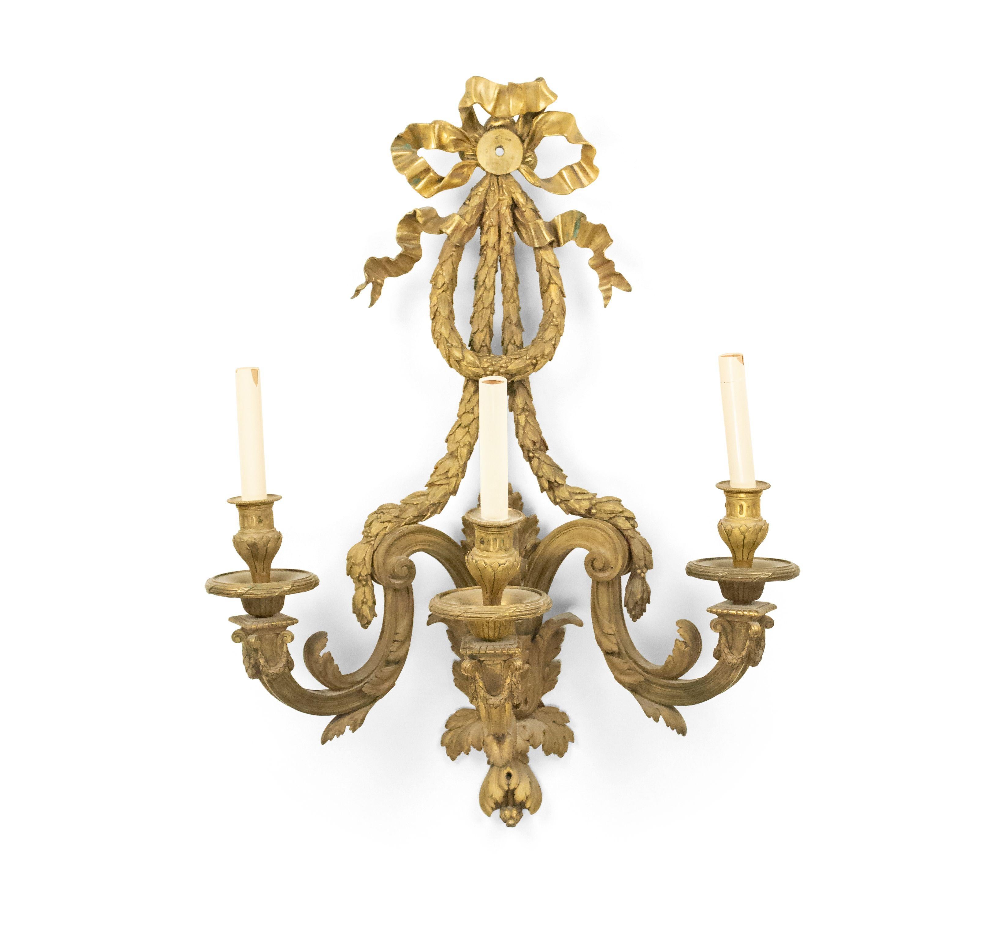 French Louis XVI Bronze Dore Bow Knot Wall Sconce For Sale 3