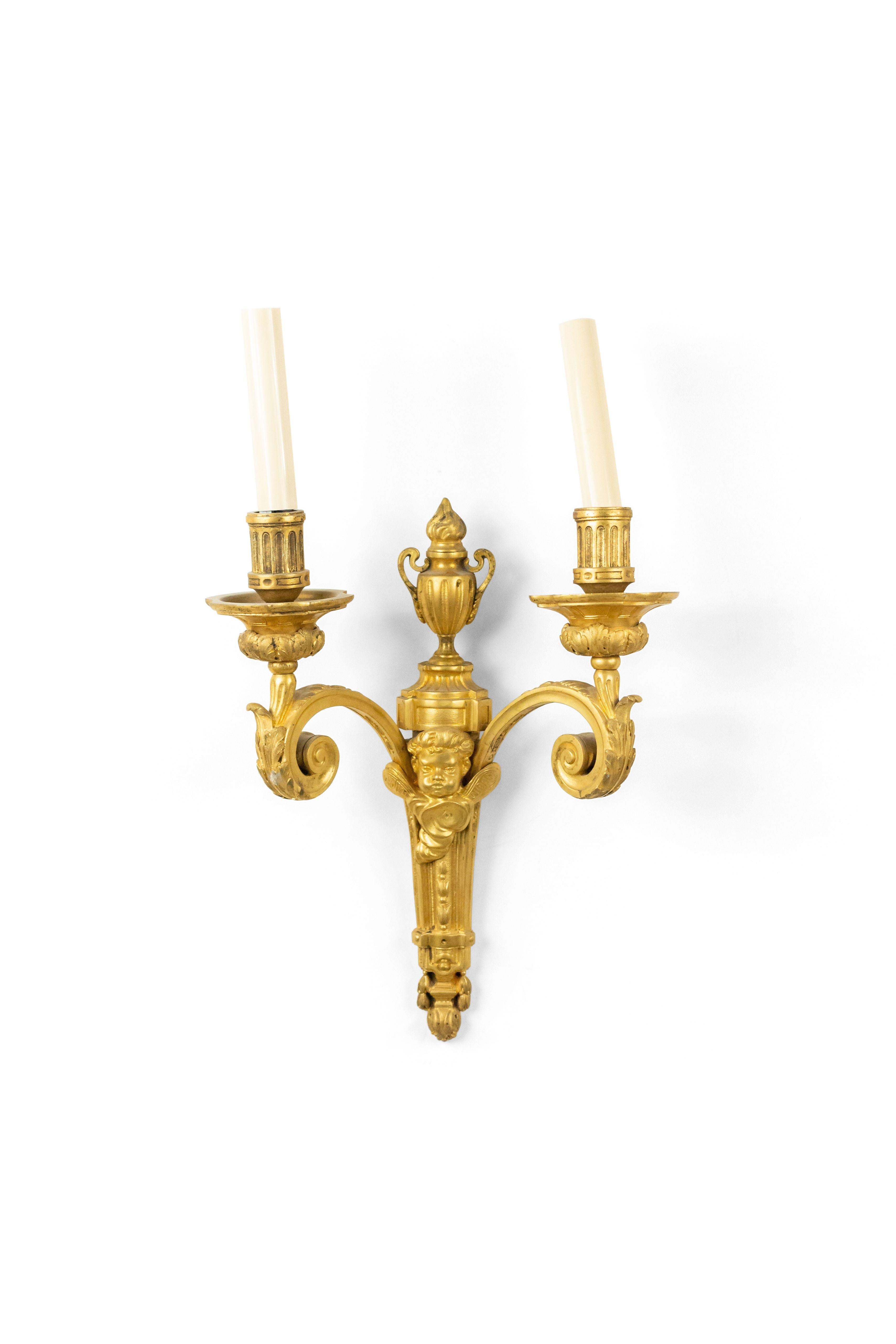 French Louis XVI Bronze Dore Wall Sconce In Good Condition For Sale In New York, NY